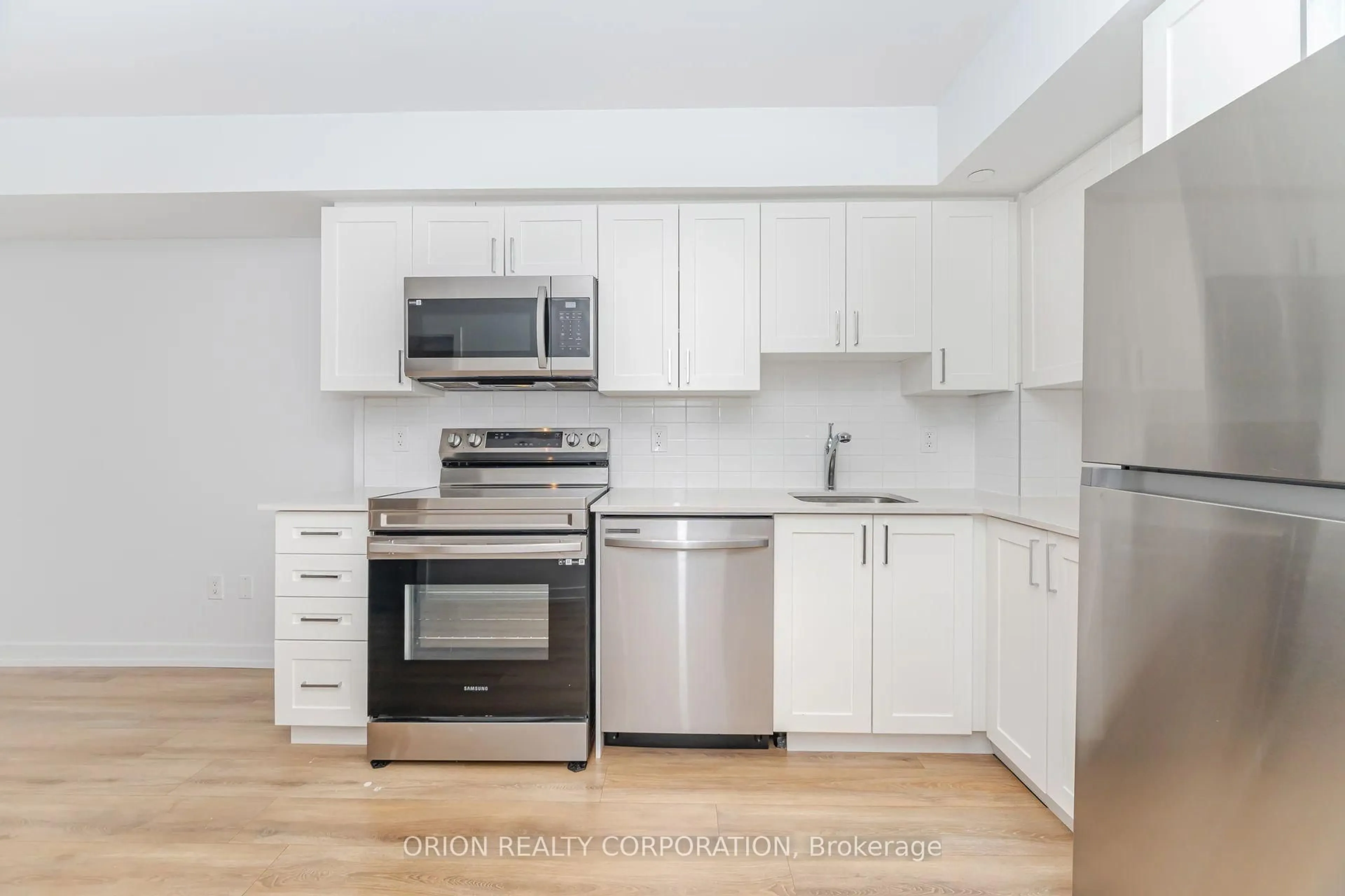Standard kitchen, wood/laminate floor for 1480 Bayly St #1103, Pickering Ontario L1W 0C2