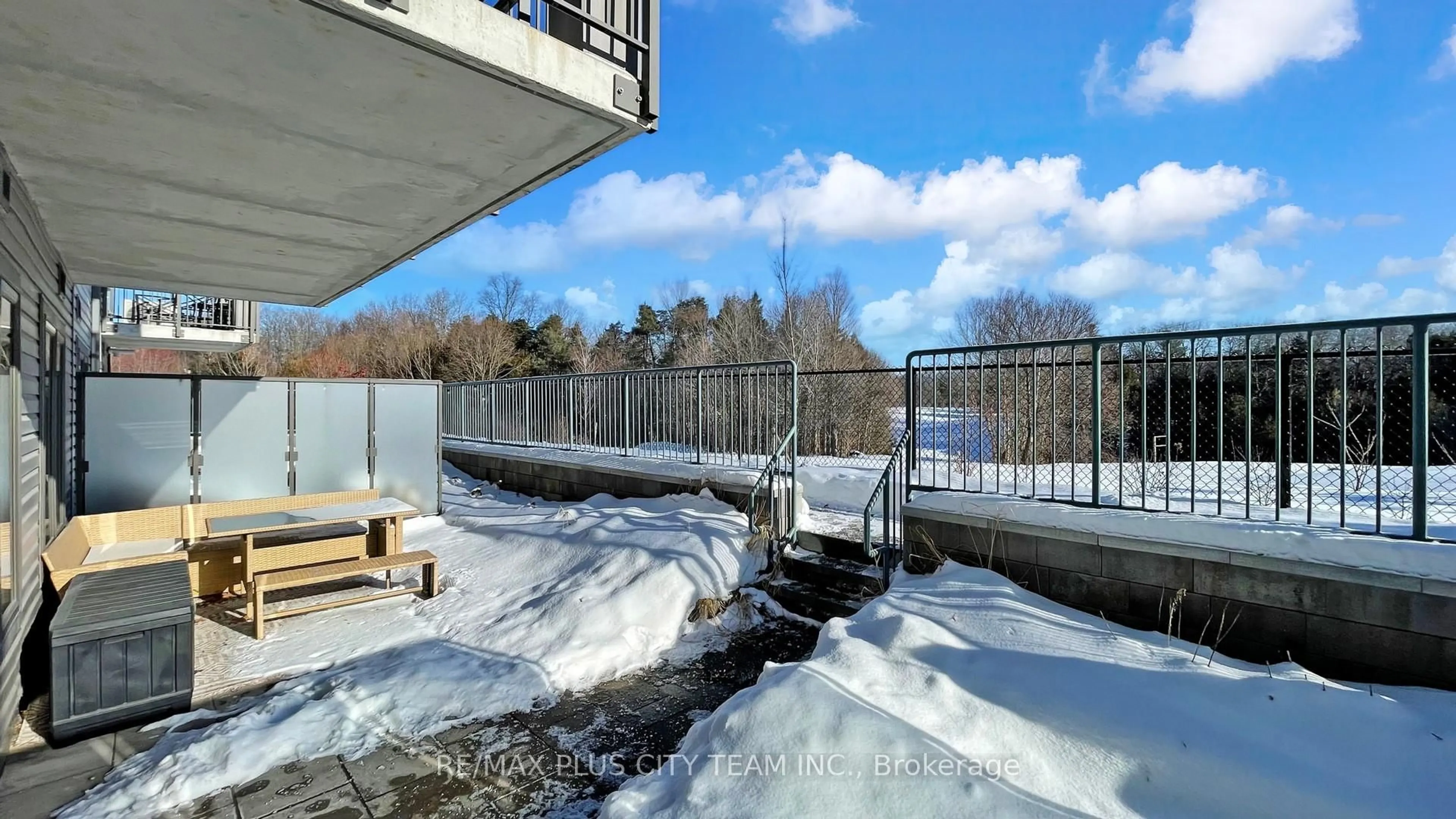 Patio, water/lake/river/ocean view for 2635 William Jackson Dr #802, Pickering Ontario L1X 0L4