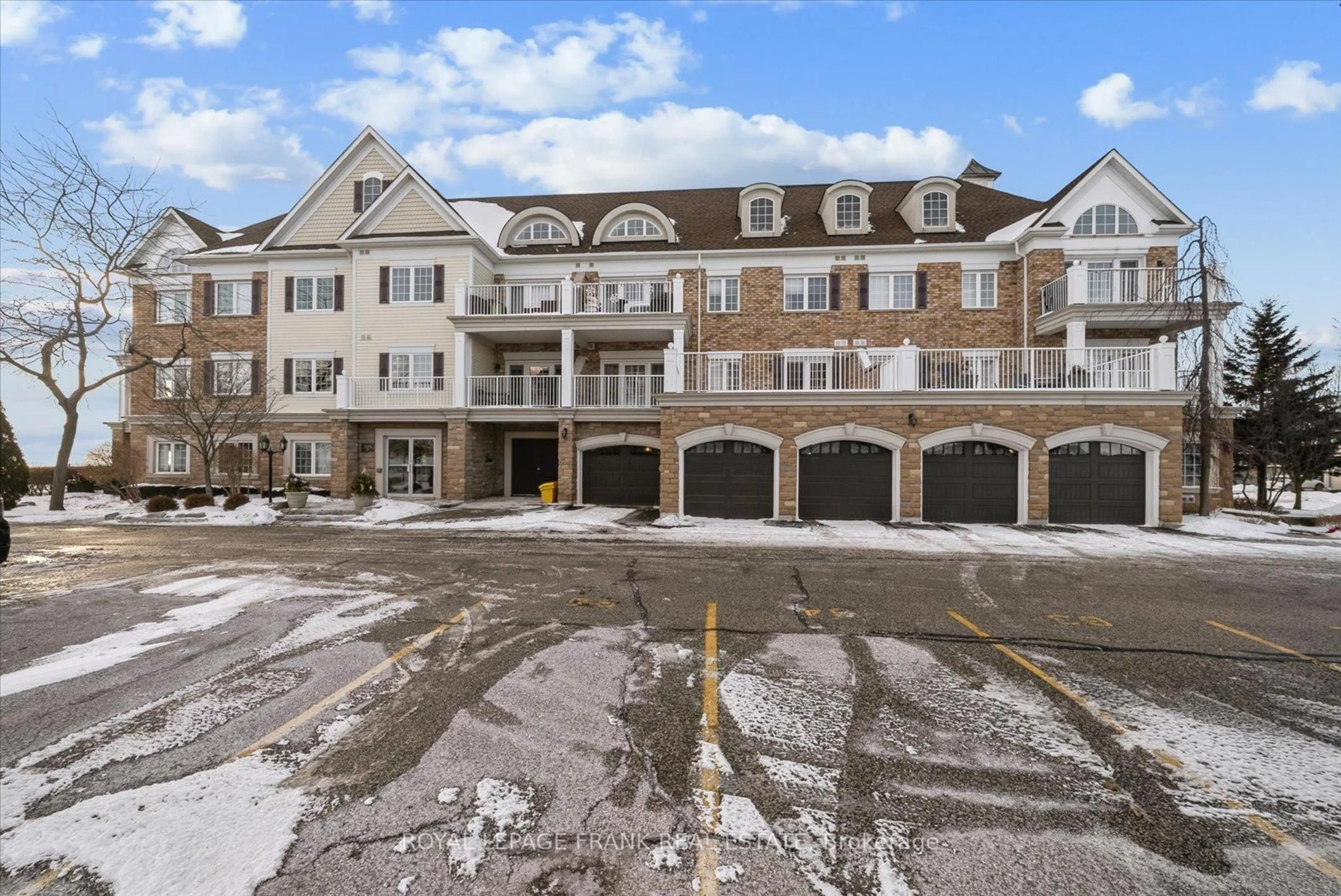 A pic from outside/outdoor area/front of a property/back of a property/a pic from drone, building for 385 Lakebreeze Dr #204, Clarington Ontario L1B 0A4