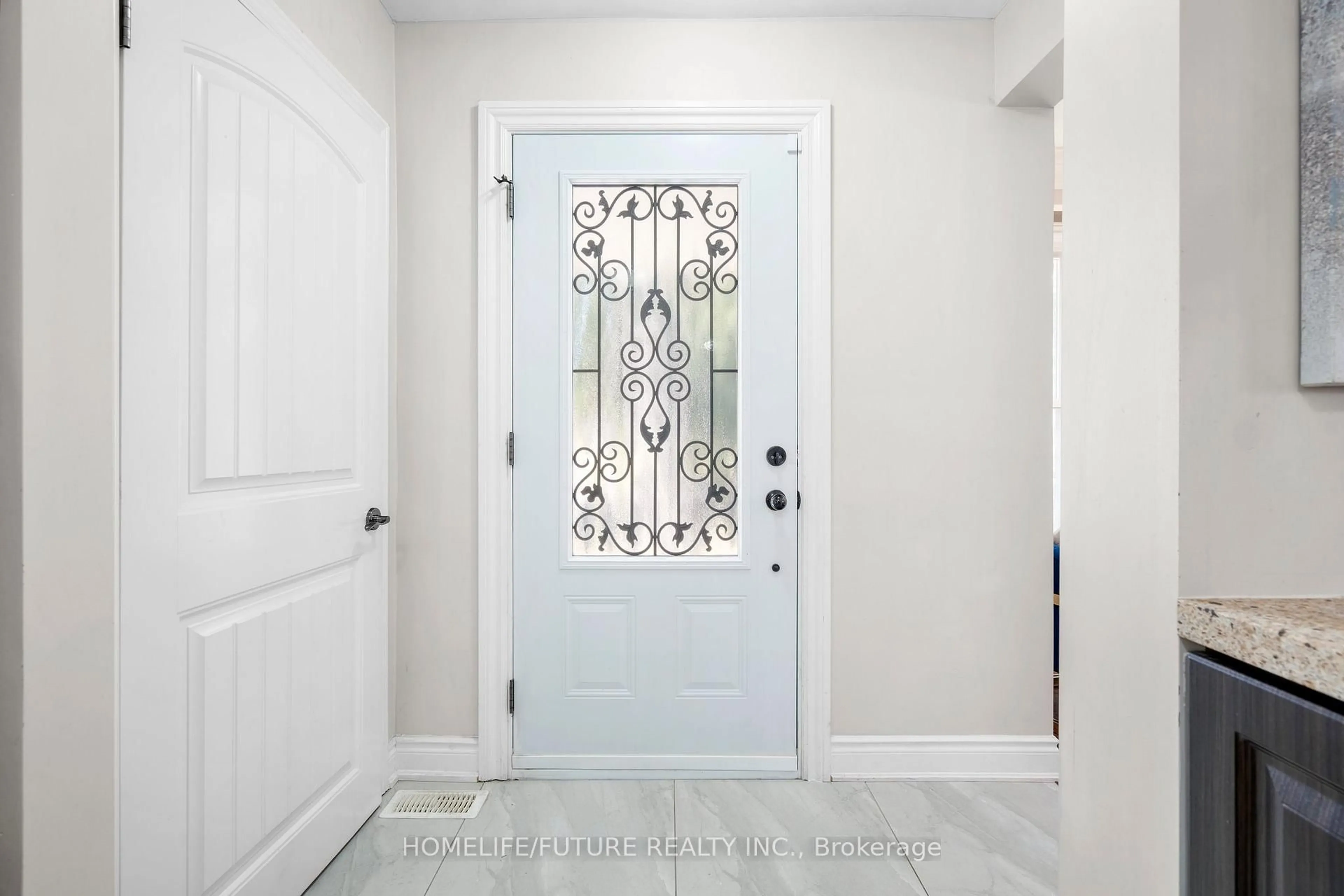 Indoor entryway for 25 Peking Rd, Toronto Ontario M1J 2X2