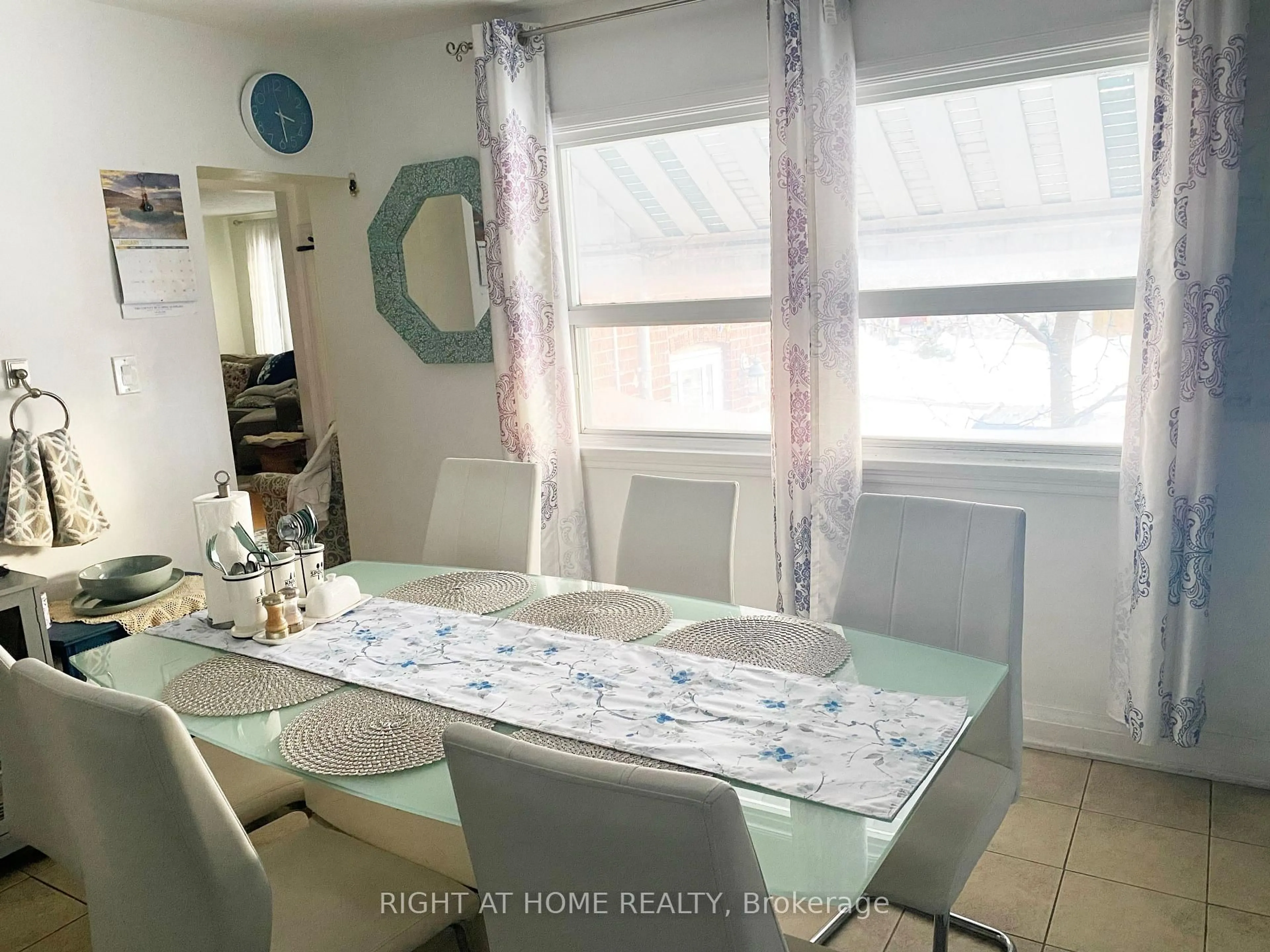 Dining room, unknown for 42 Yardley Ave, Toronto Ontario M4B 2A8