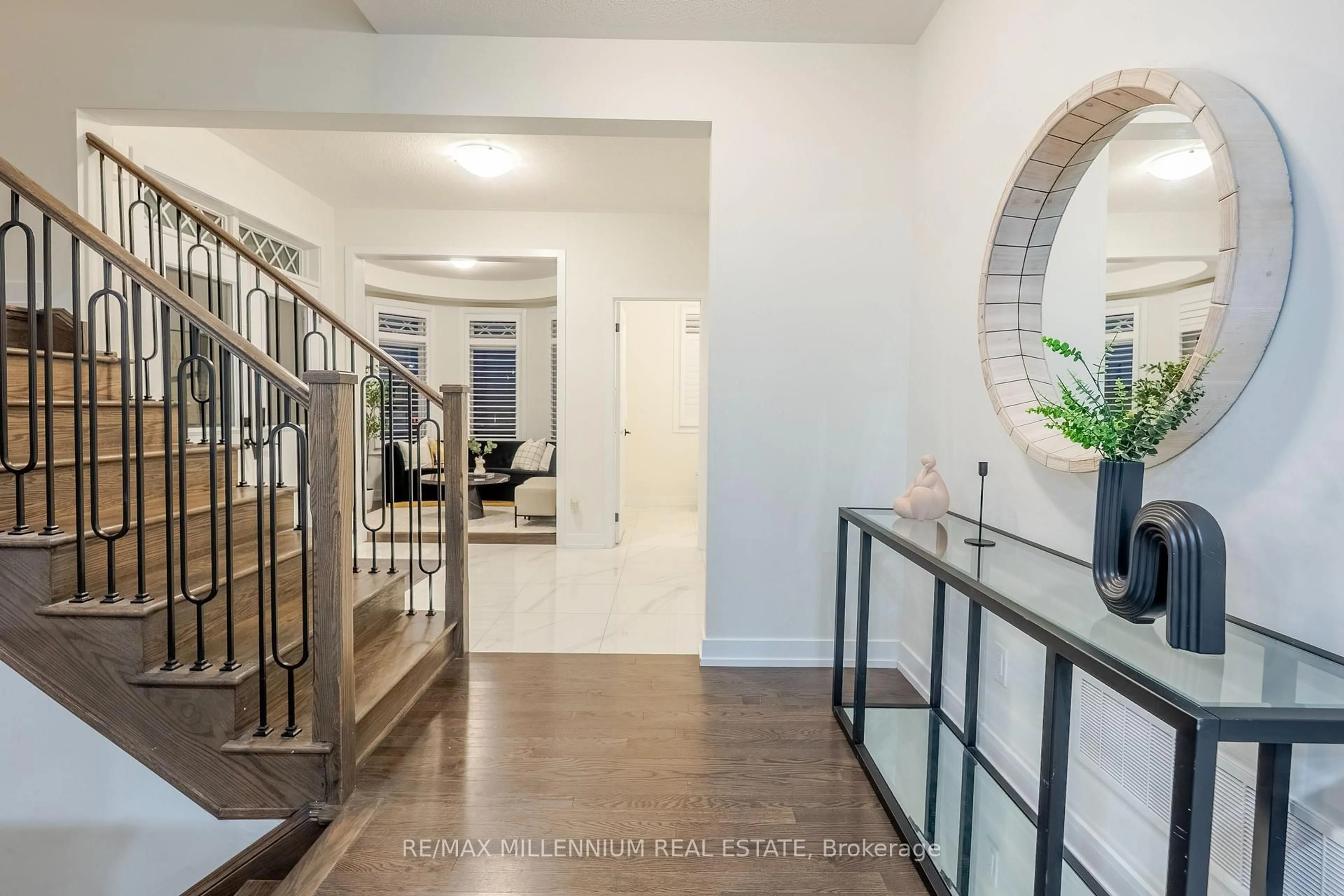 Indoor entryway for 1011 Dyas Ave, Oshawa Ontario L1L 0V4