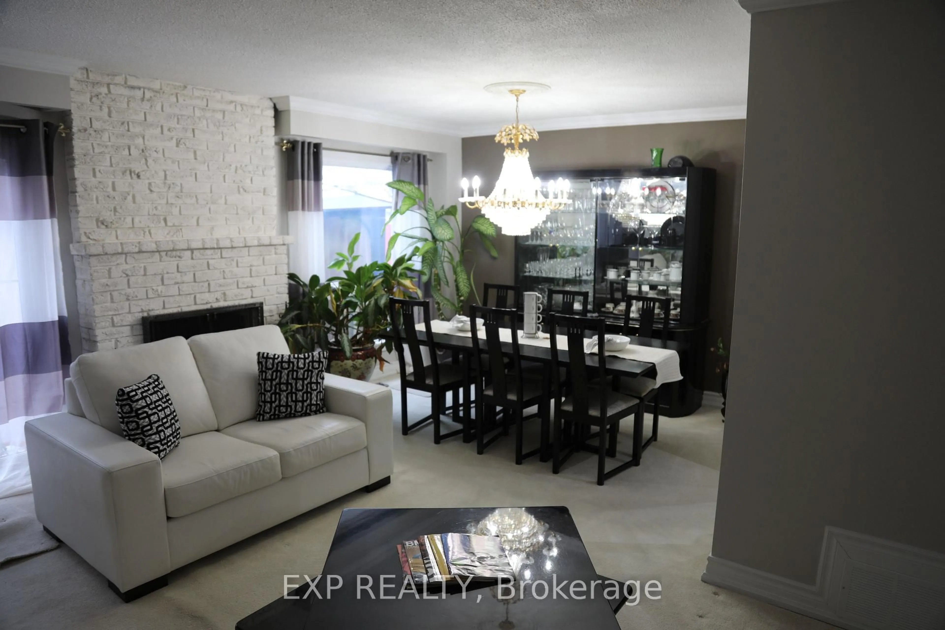 Living room with furniture, unknown for 88 Valdor Dr, Toronto Ontario M1V 1R5
