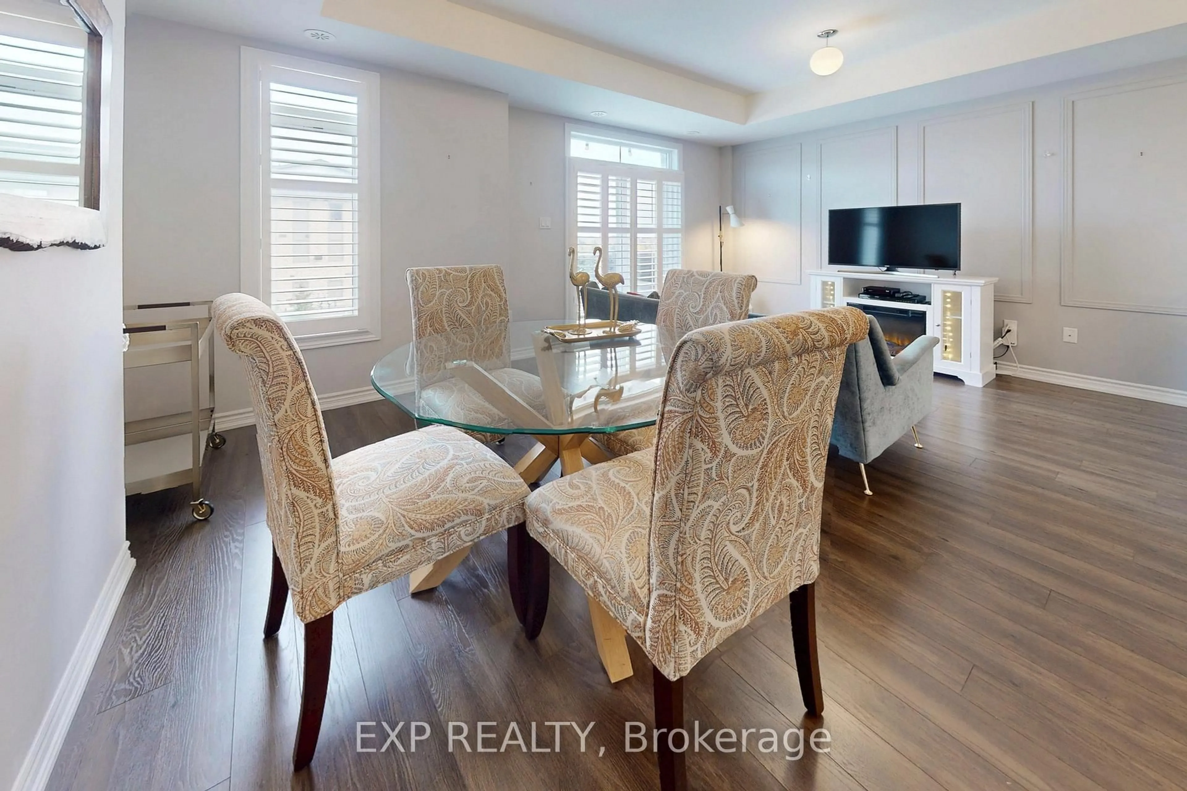Dining room, wood/laminate floor for 2584 William Jackson Dr #94, Pickering Ontario L1X 0E5