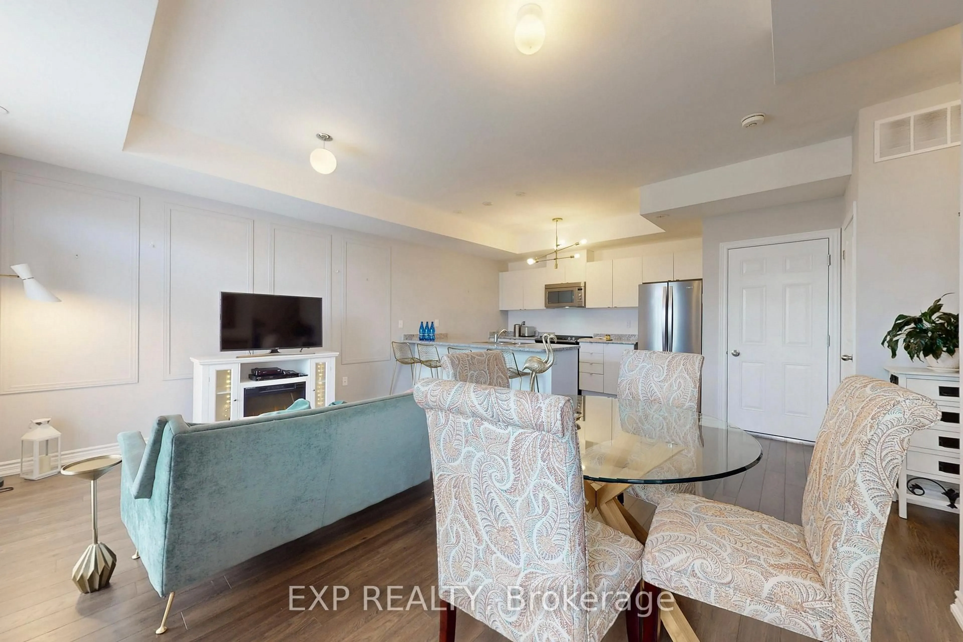 Open concept kitchen, unknown for 2584 William Jackson Dr #94, Pickering Ontario L1X 0E5