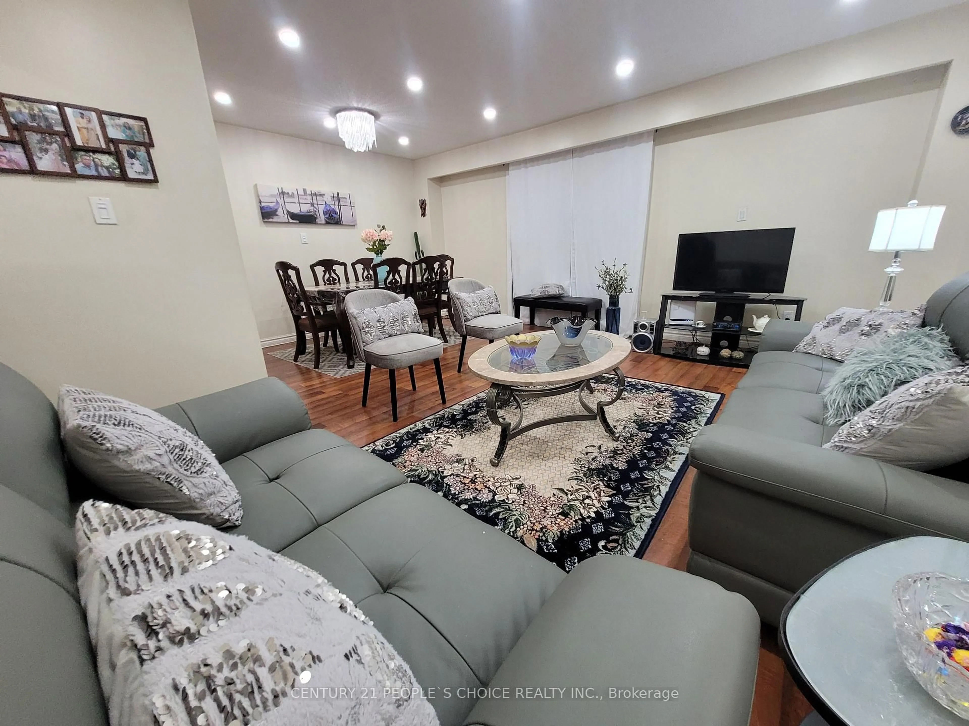 Living room with furniture, unknown for 96 Trailridge Cres, Toronto Ontario M1E 4G4