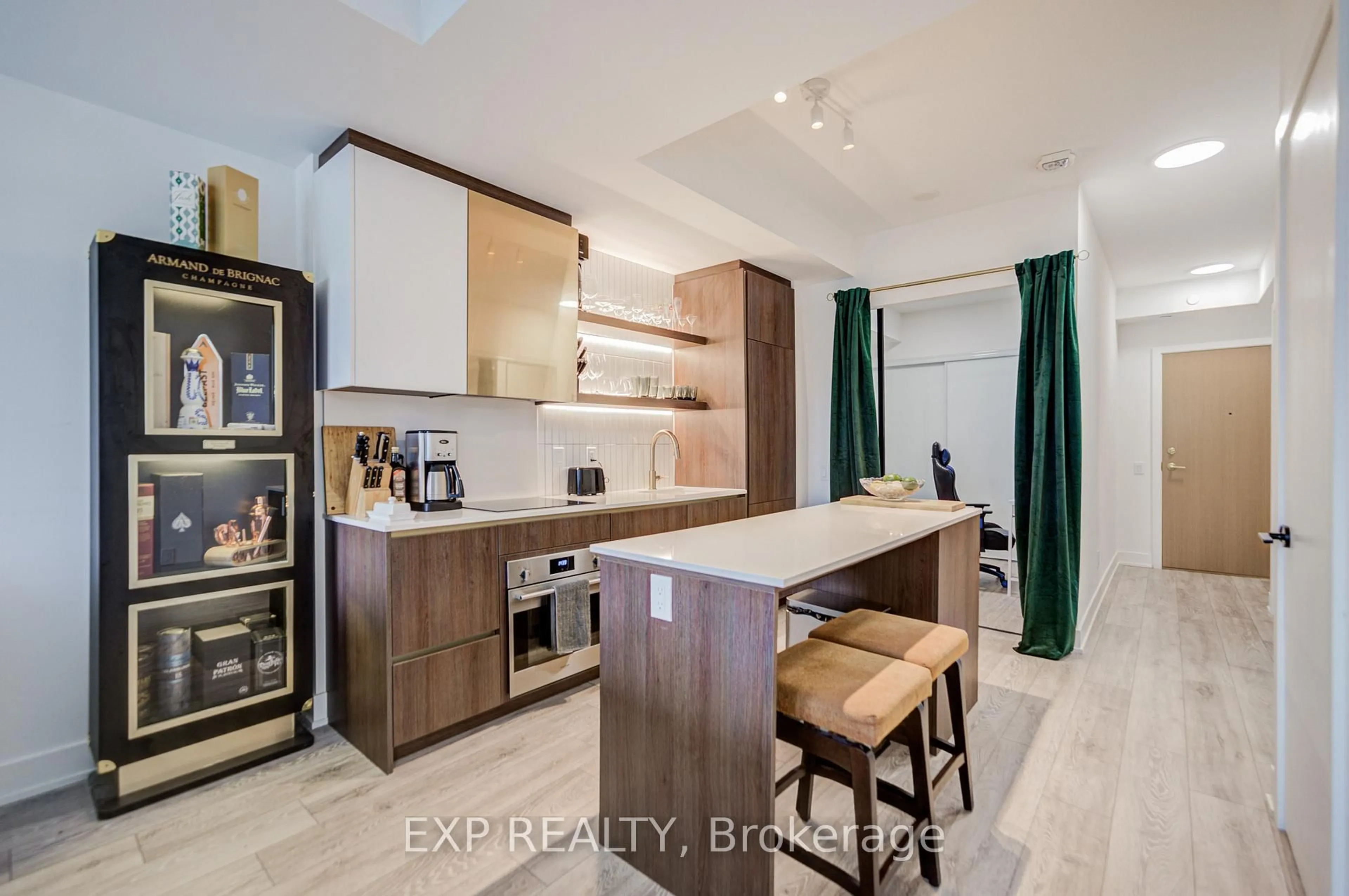 Unknown for 1285 Queen St #211, Toronto Ontario M4L 1C2