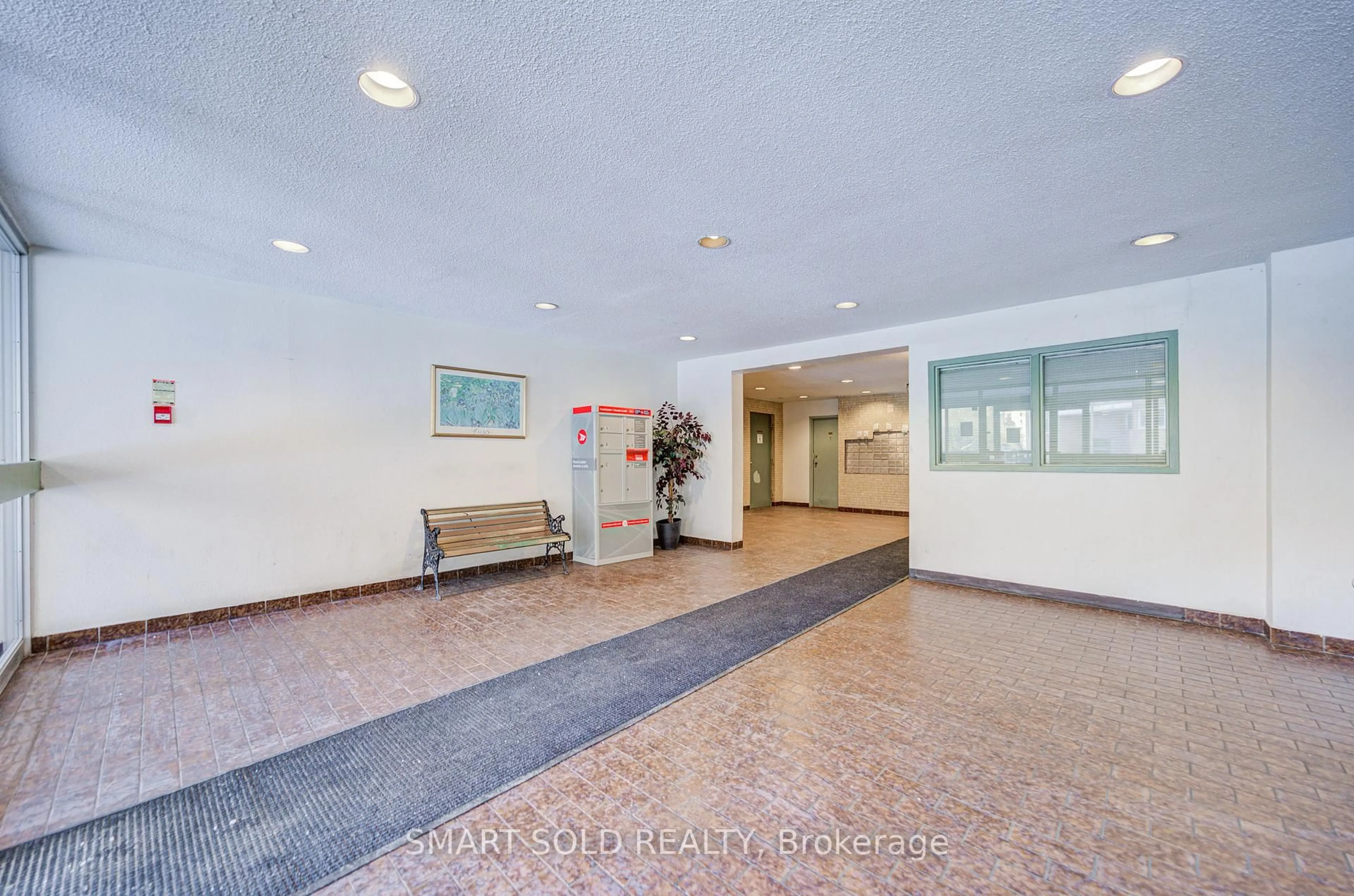 Indoor foyer for 100 Mornelle Crt #2091, Toronto Ontario M1E 4X2