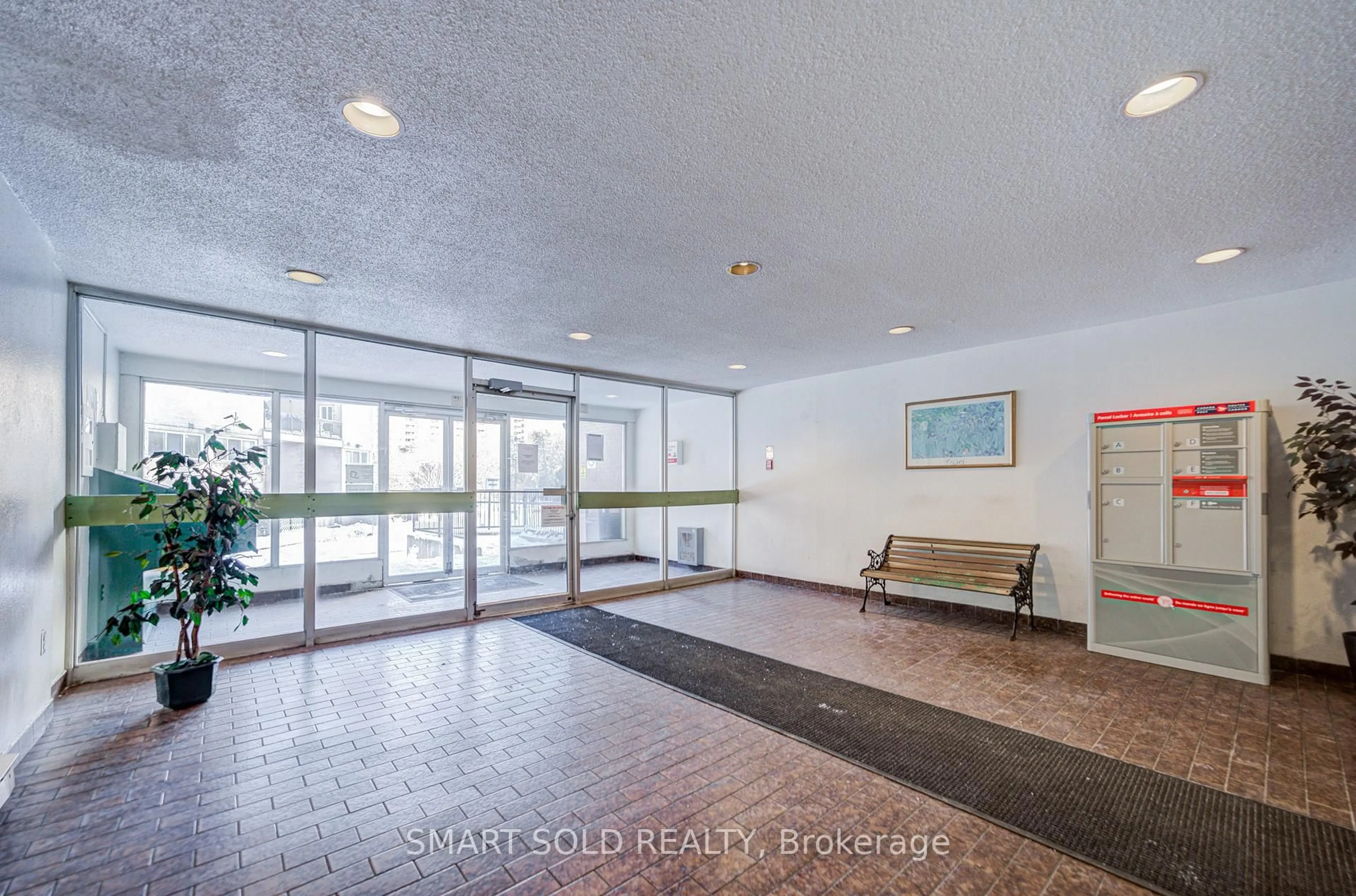 Indoor foyer for 100 Mornelle Crt #2091, Toronto Ontario M1E 4X2