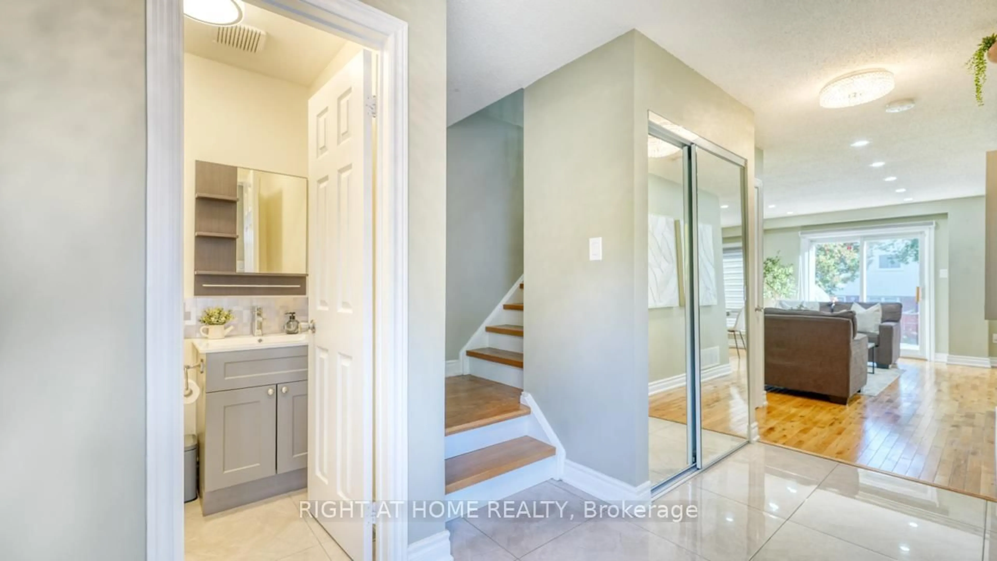 Indoor entryway for 58 Teddington Cres, Whitby Ontario L1R 1S5