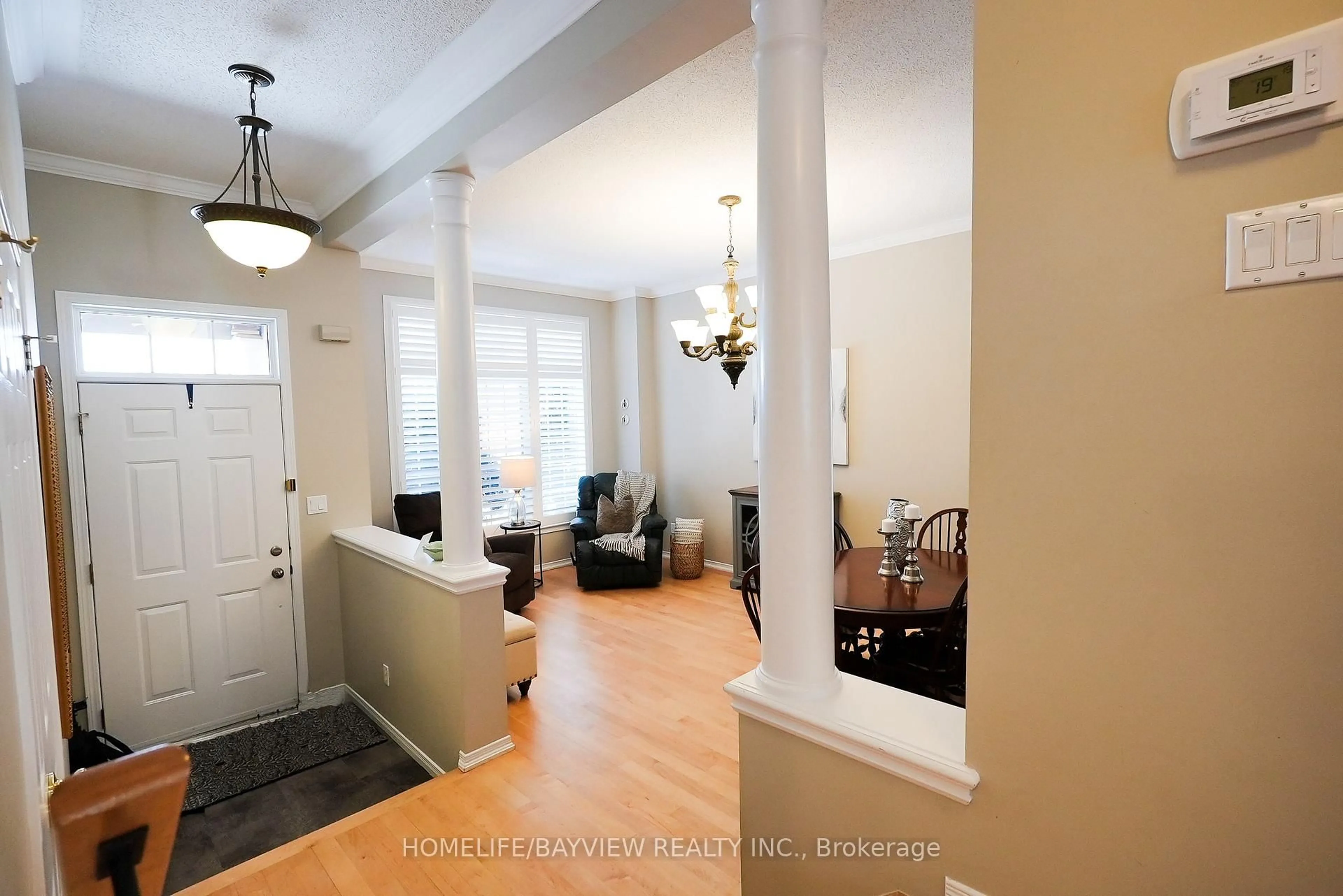 Indoor entryway for 1513 Skyview St, Oshawa Ontario L1K 2S3