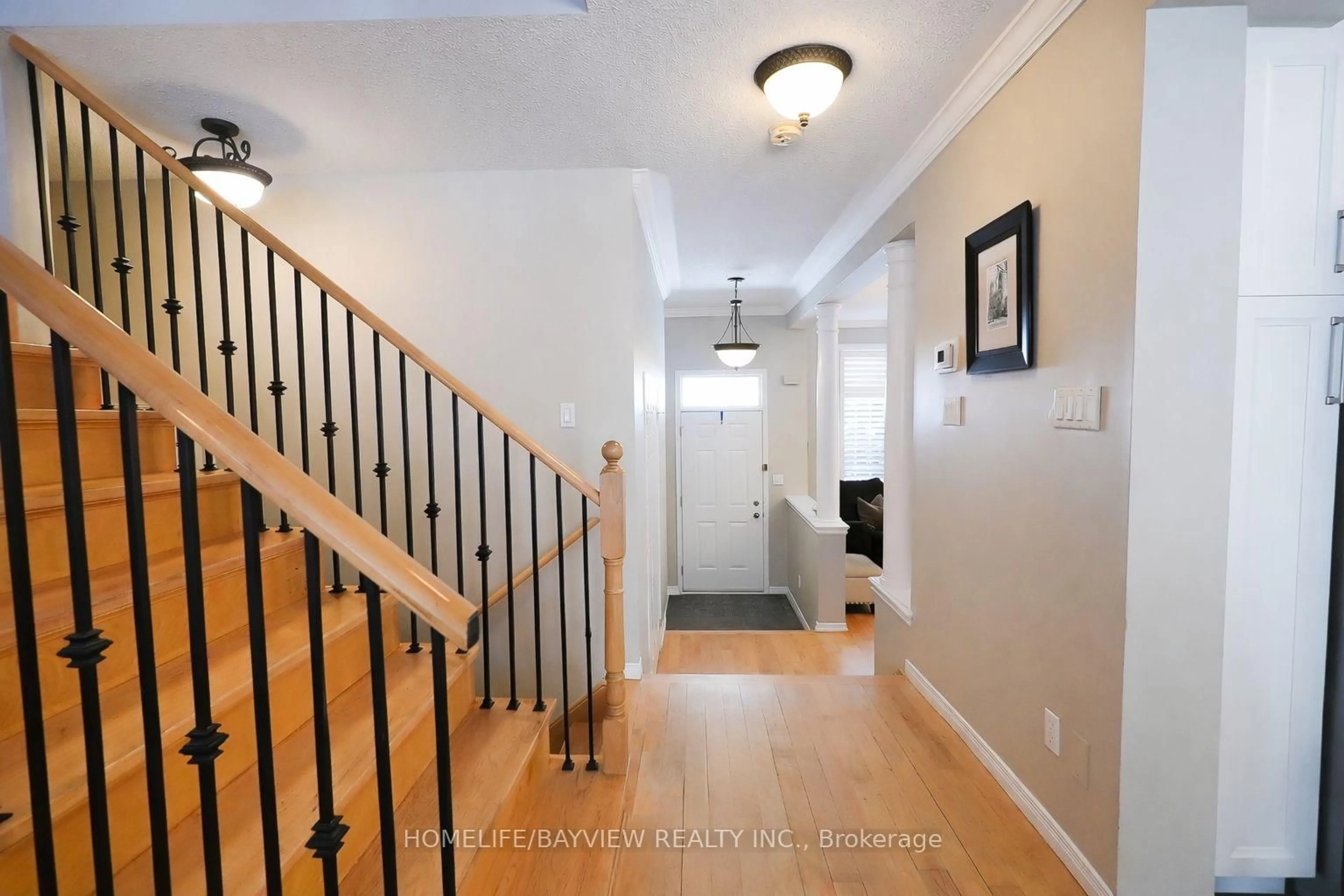 Indoor entryway for 1513 Skyview St, Oshawa Ontario L1K 2S3