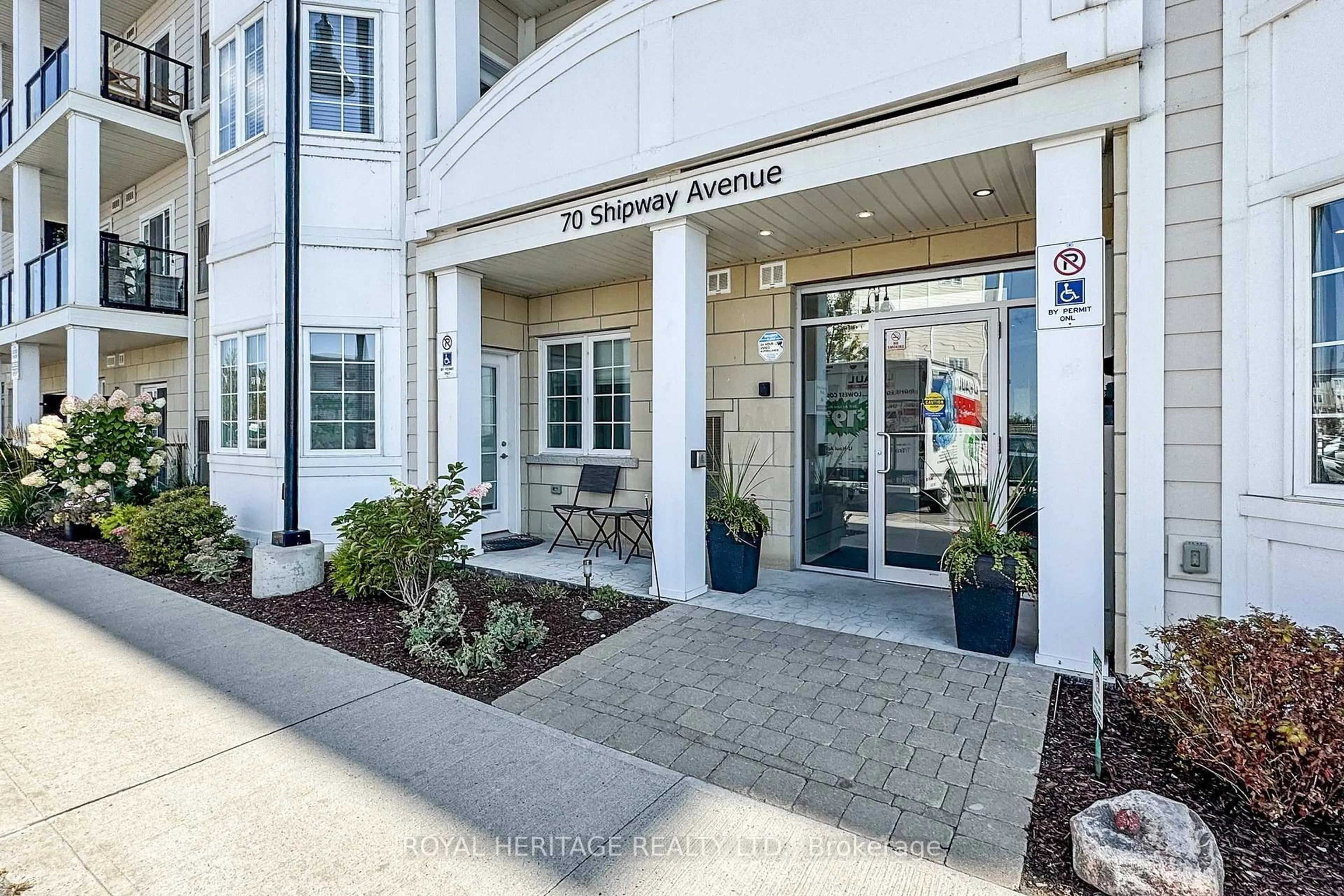 Indoor foyer for 70 Shipway Ave #214, Clarington Ontario L1B 0V7