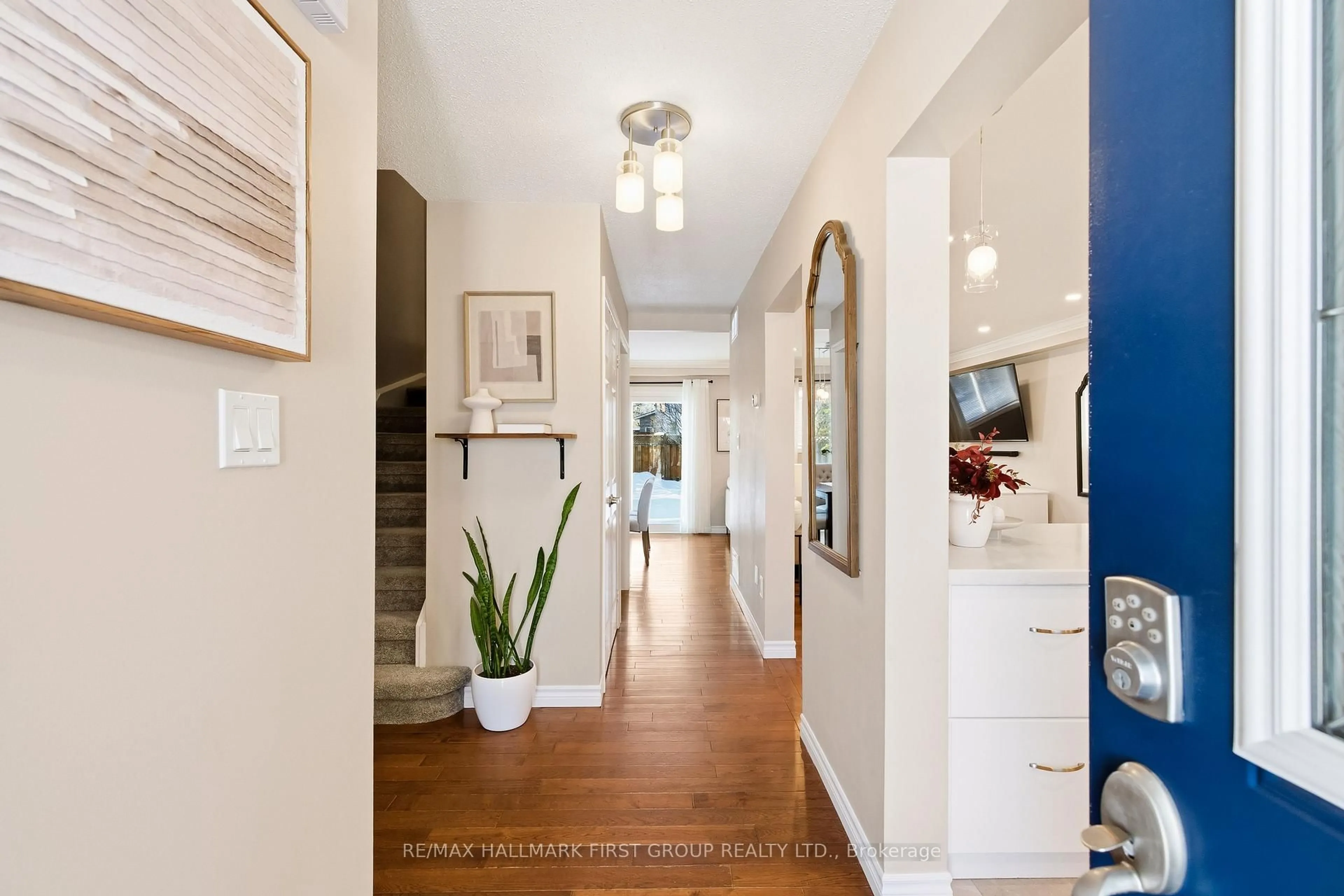 Indoor entryway for 46 Kintyre St, Clarington Ontario L1E 2E3