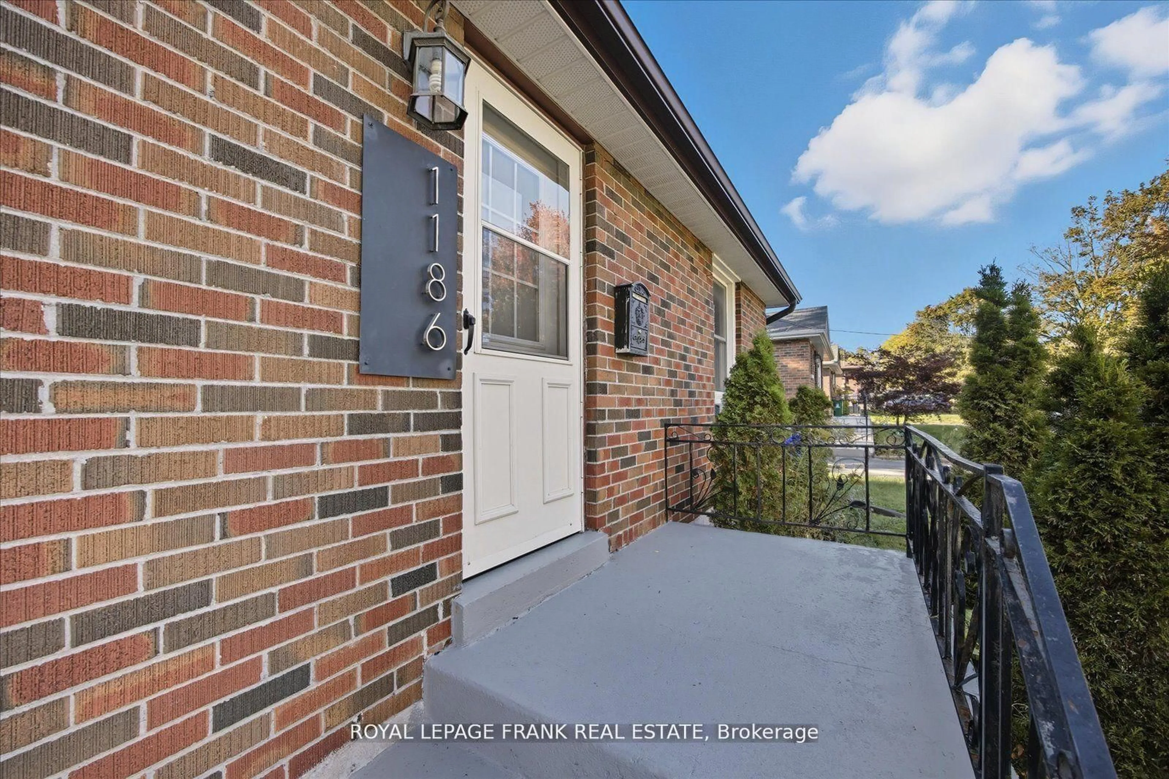 Home with brick exterior material, street for 1186 Ravine Rd, Oshawa Ontario L1H 4E2