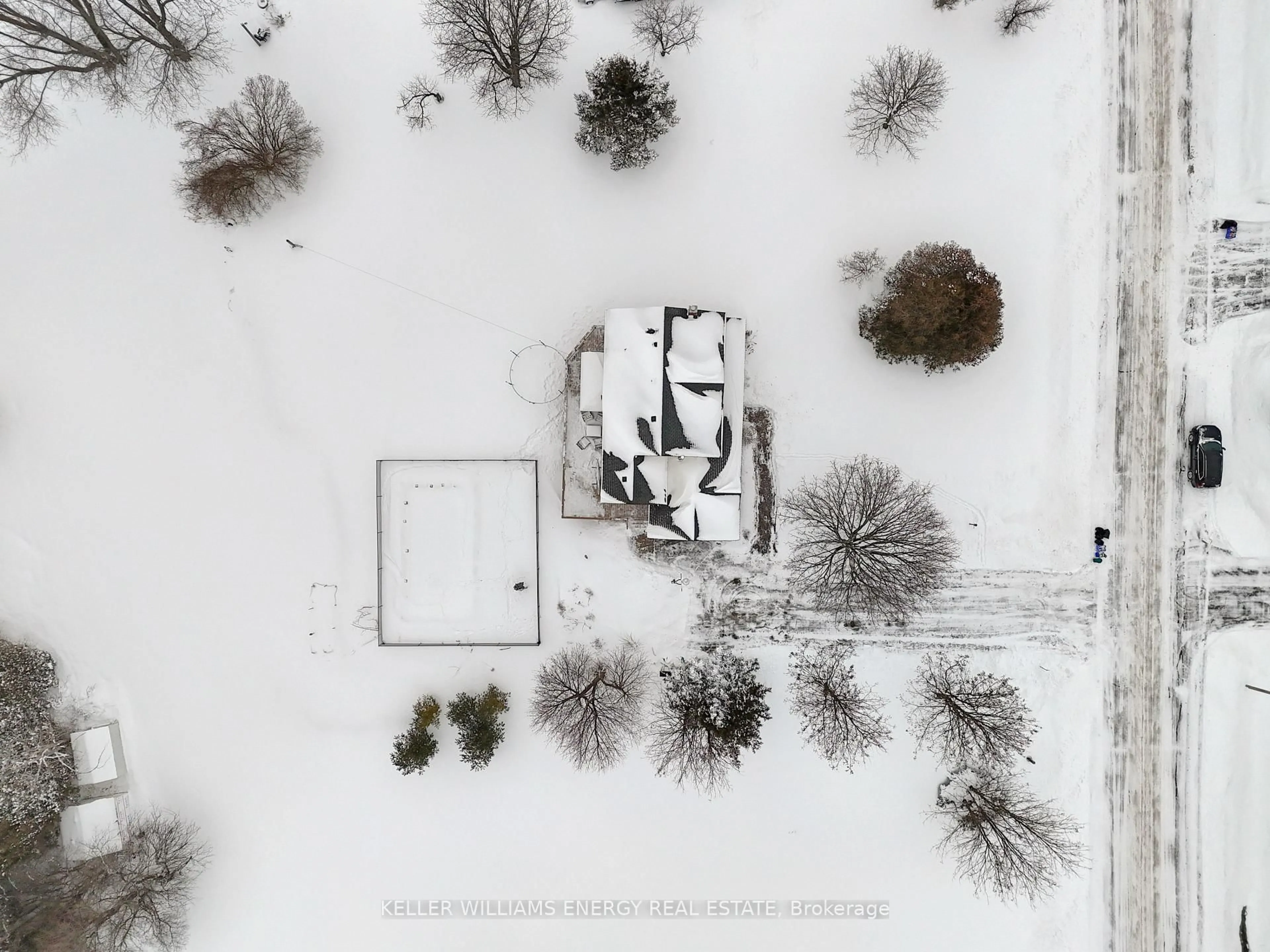 A pic from outside/outdoor area/front of a property/back of a property/a pic from drone, building for 57 Potters Lane, Clarington Ontario L0B 1J0