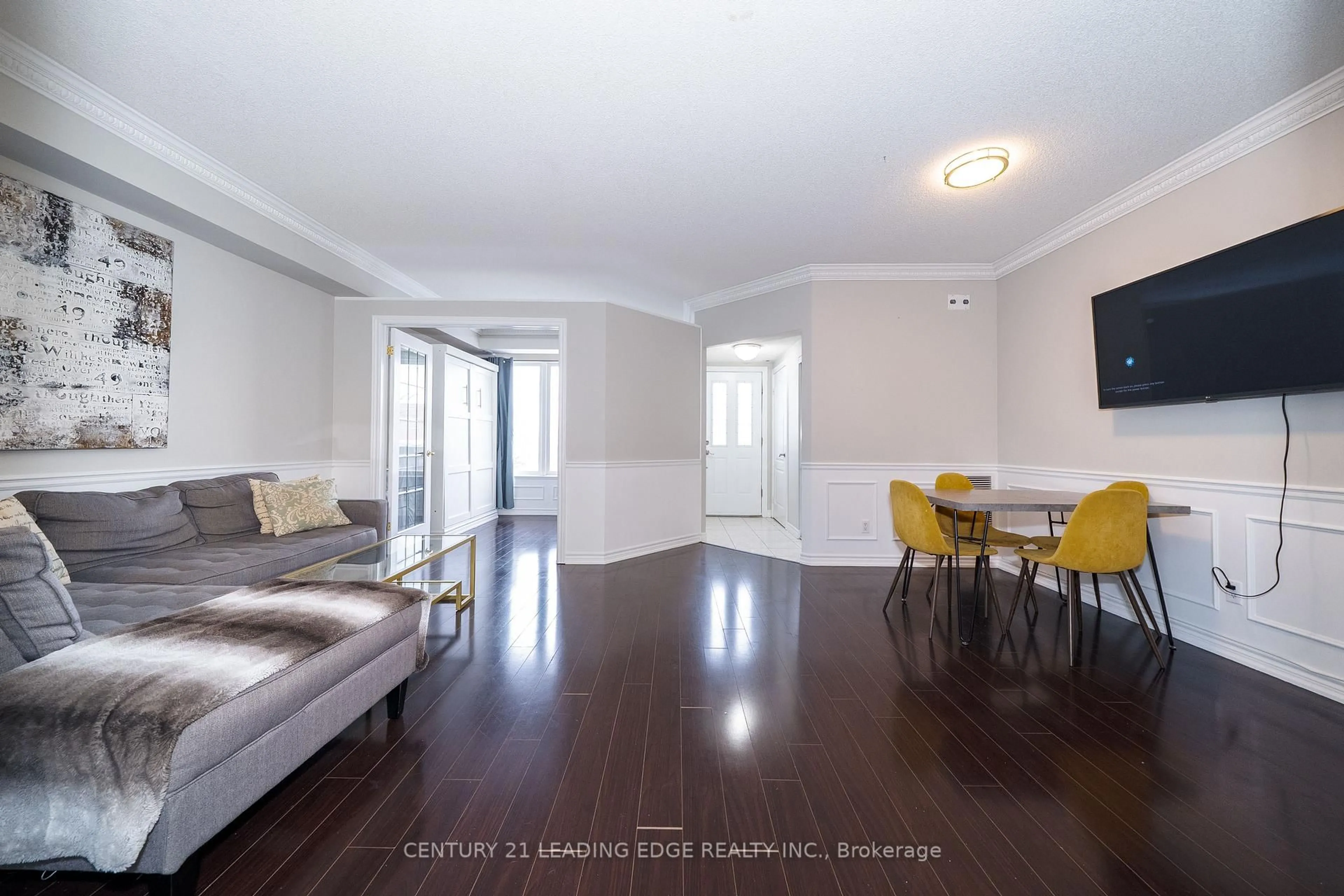 Living room with furniture, wood/laminate floor for 117 Omni Dr #25, Toronto Ontario M1P 5A5