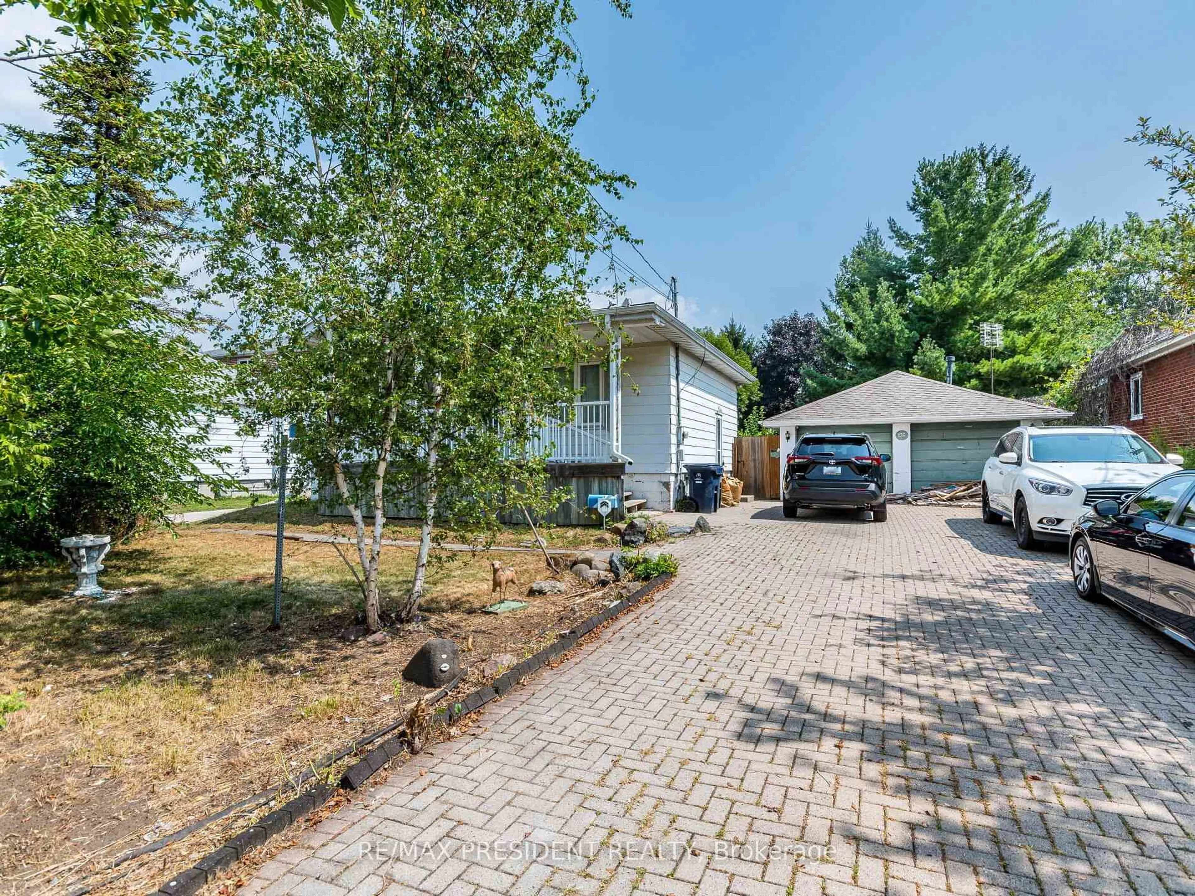 A pic from outside/outdoor area/front of a property/back of a property/a pic from drone, street for 135 Kitchener Rd, Toronto Ontario M1E 2Y2