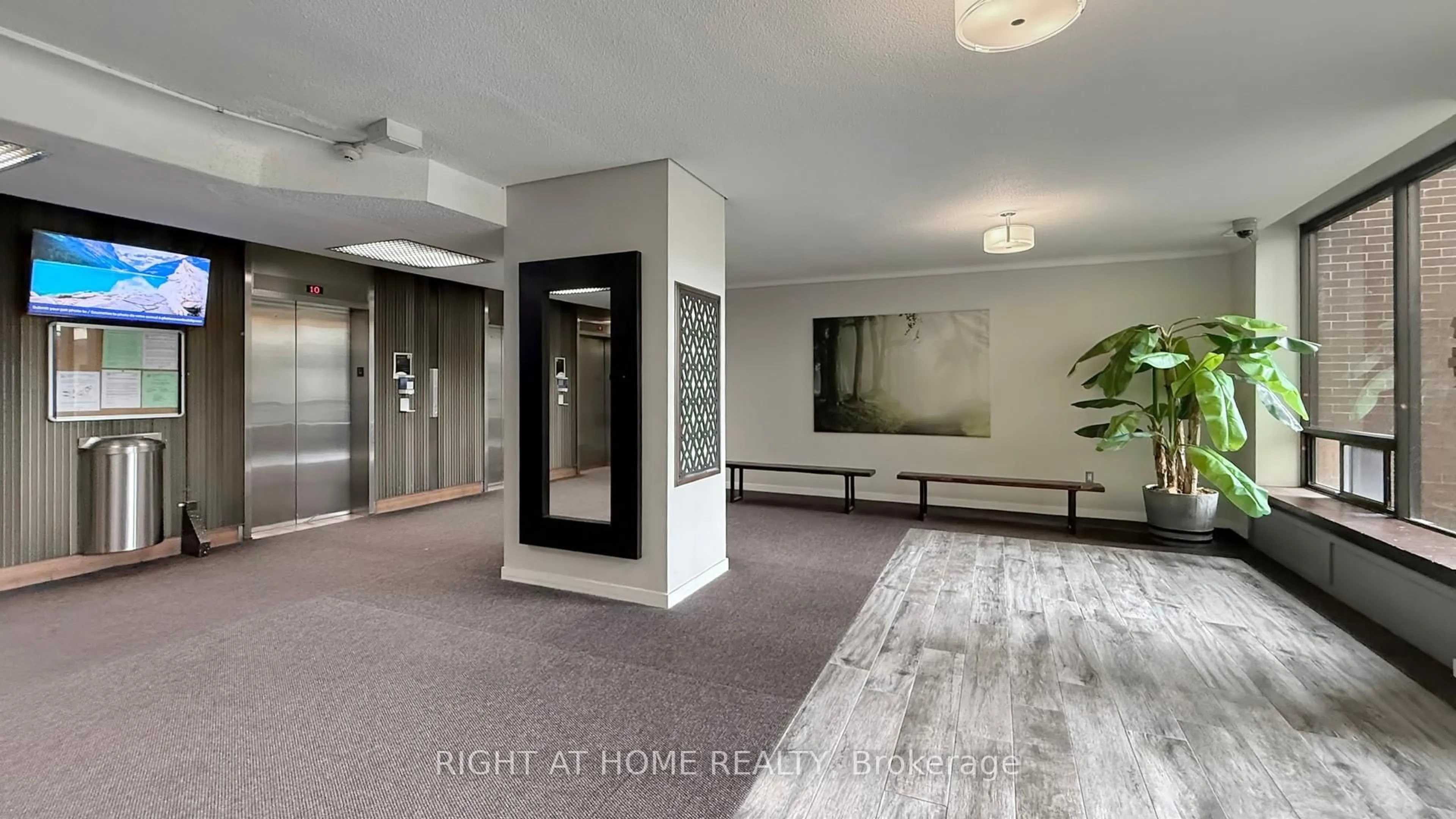 Indoor foyer for 5 Massey Sq #219, Toronto Ontario M4C 5L4