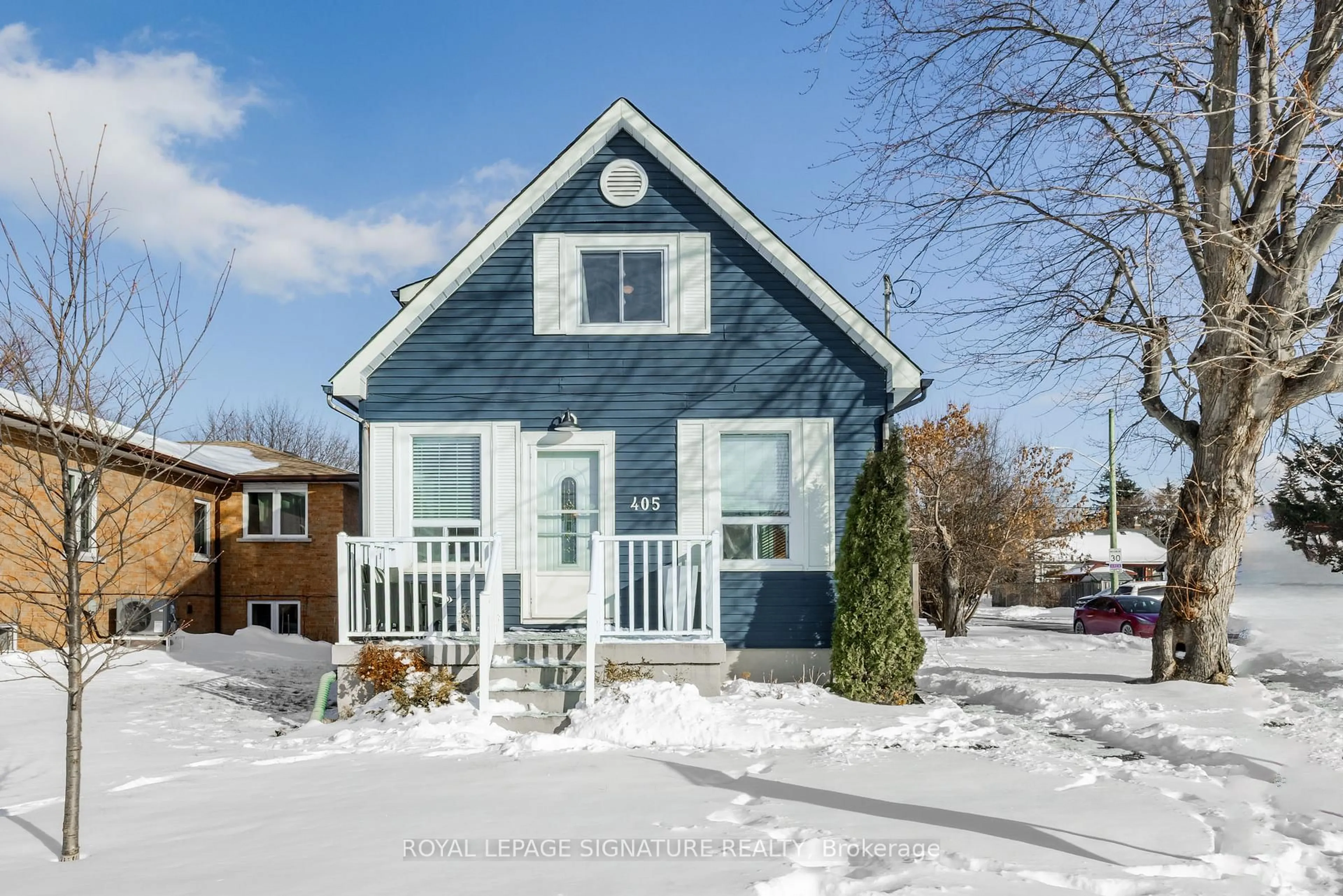 Home with vinyl exterior material, street for 405 Pharmacy Ave, Toronto Ontario M1L 3G5