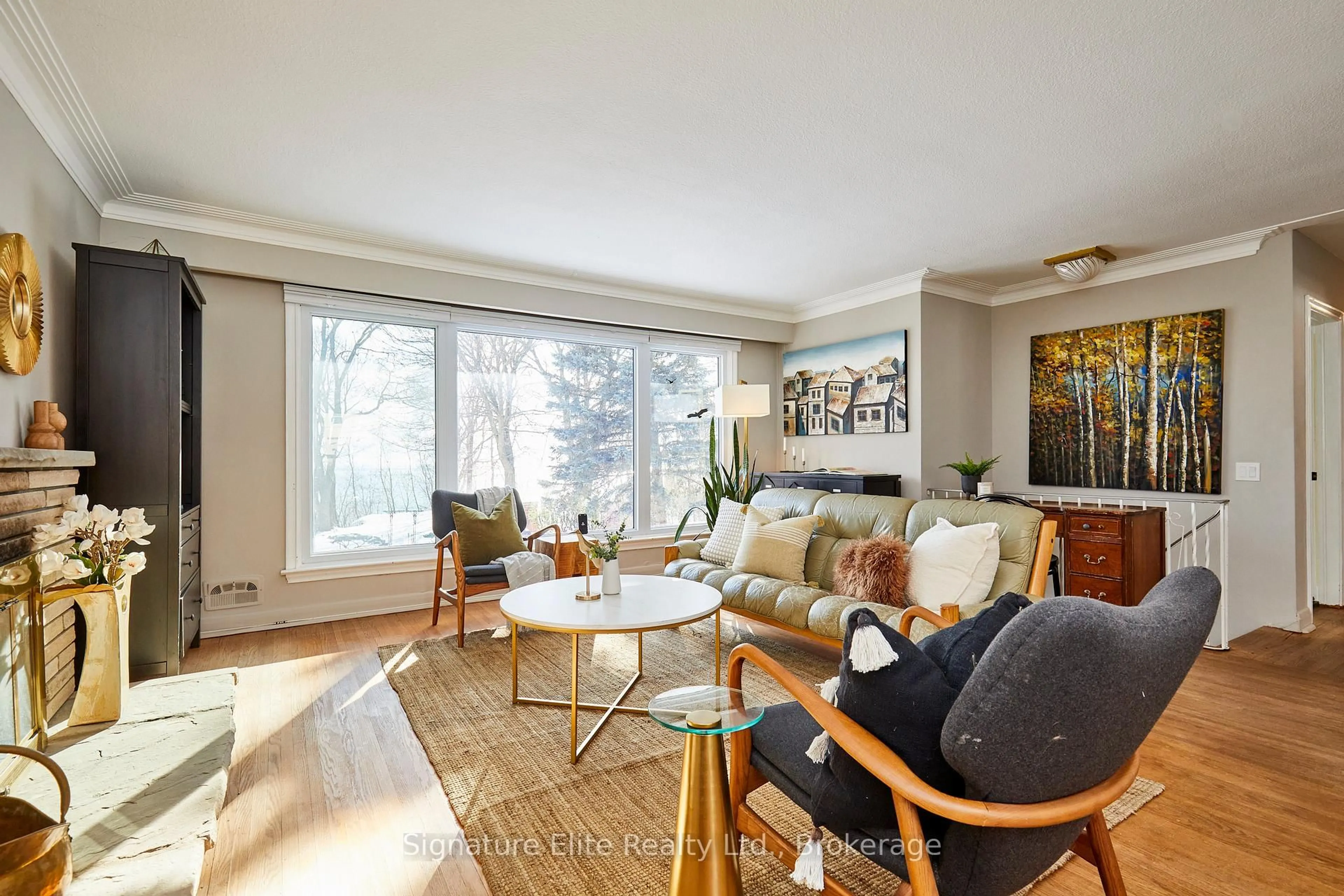 Living room with furniture, wood/laminate floor for 71 Sylvan Ave, Toronto Ontario M1M 1J9