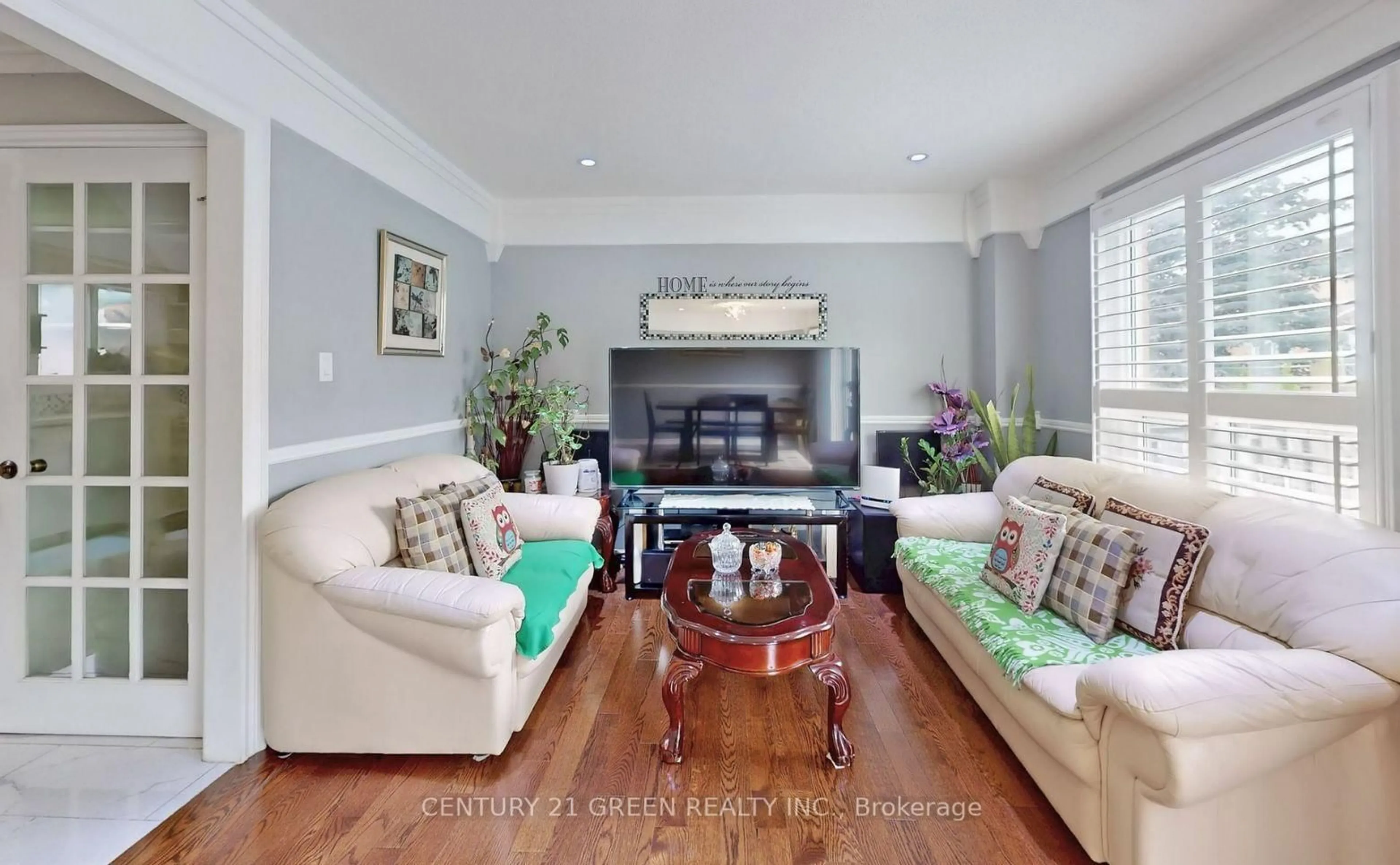 Living room with furniture, wood/laminate floor for 1590 Marshcourt Dr, Pickering Ontario L1V 6G3