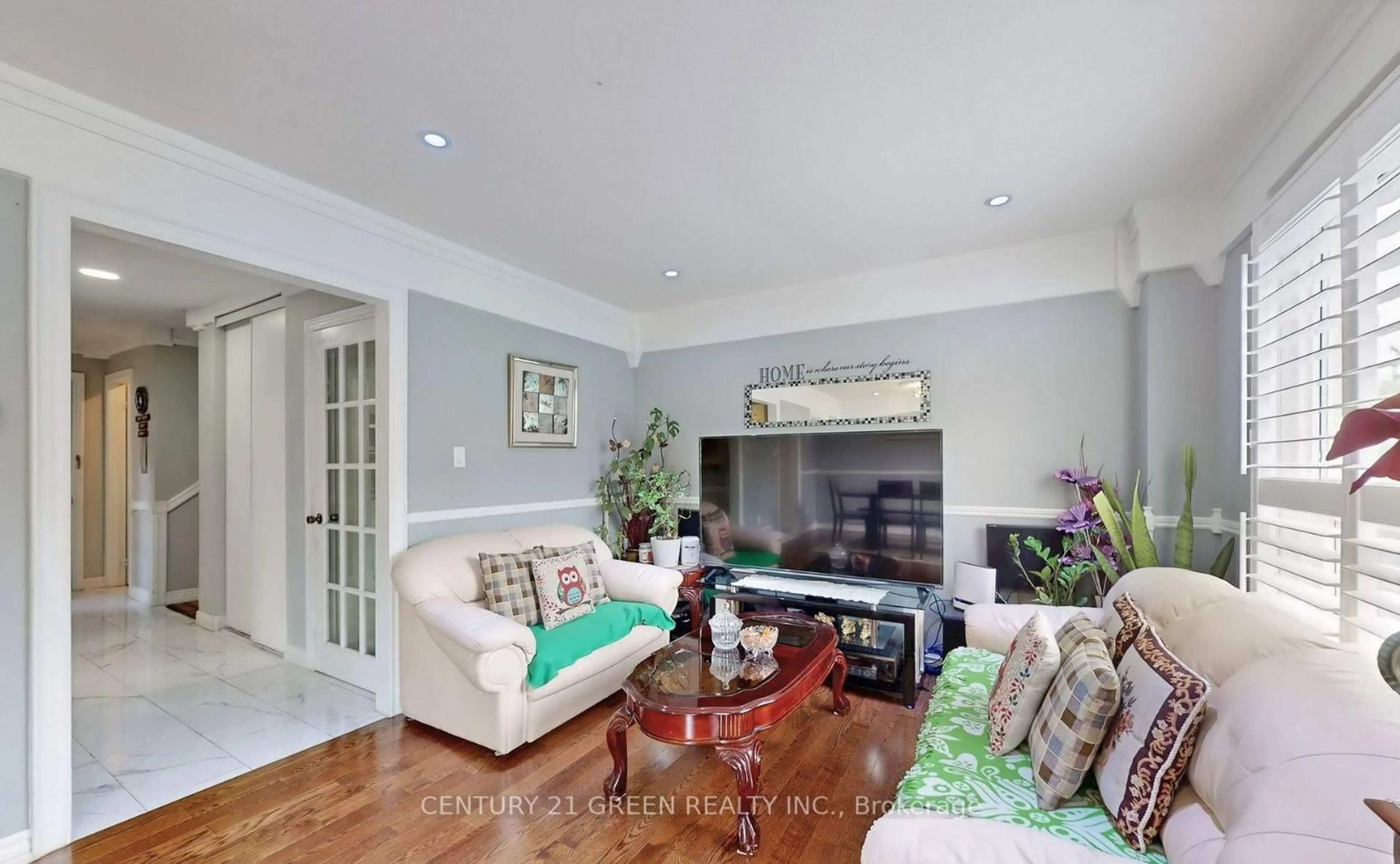 Living room with furniture, unknown for 1590 Marshcourt Dr, Pickering Ontario L1V 6G3