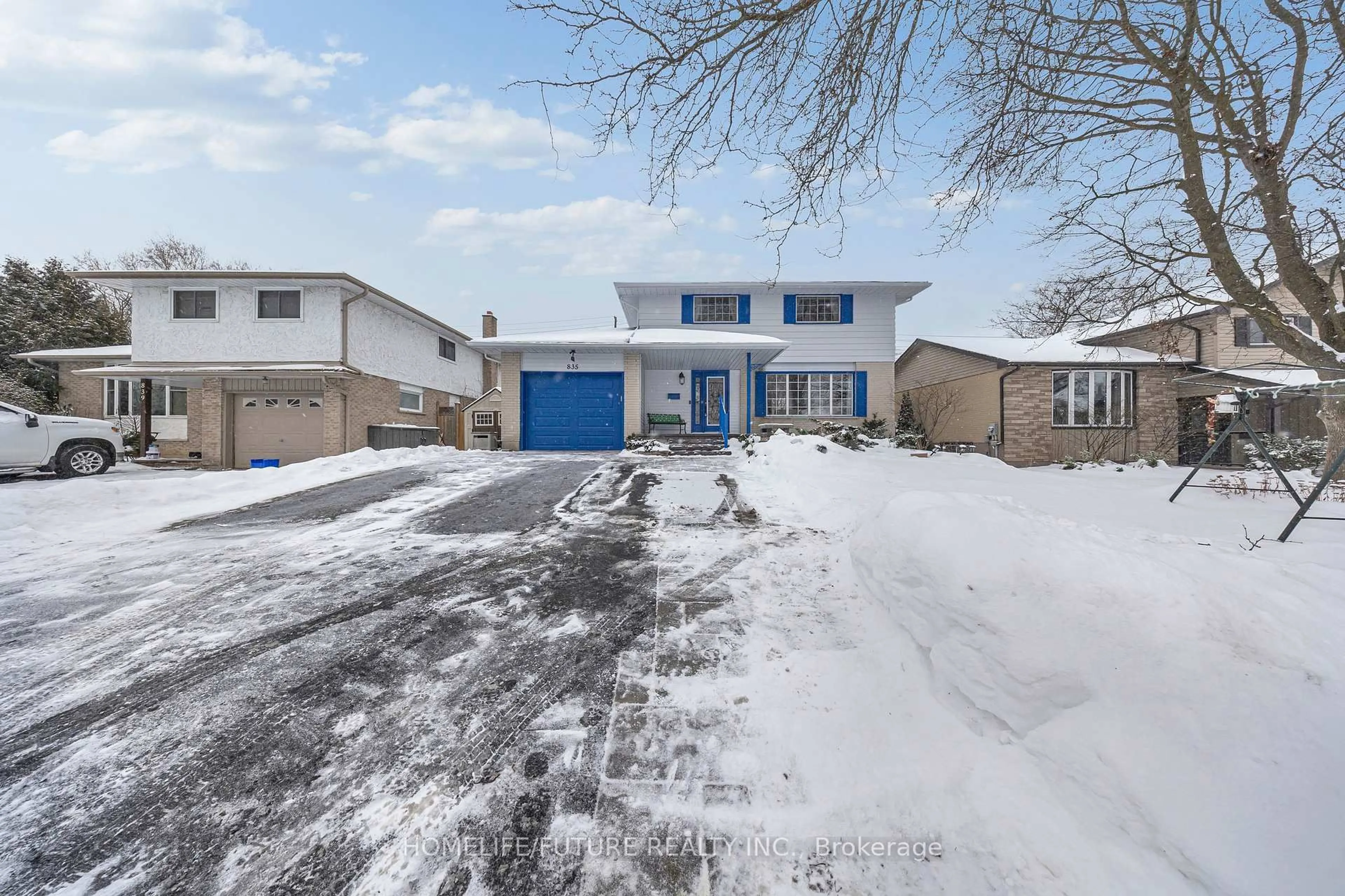 A pic from outside/outdoor area/front of a property/back of a property/a pic from drone, street for 835 Carnaby Cres, Oshawa Ontario L1G 2Y7