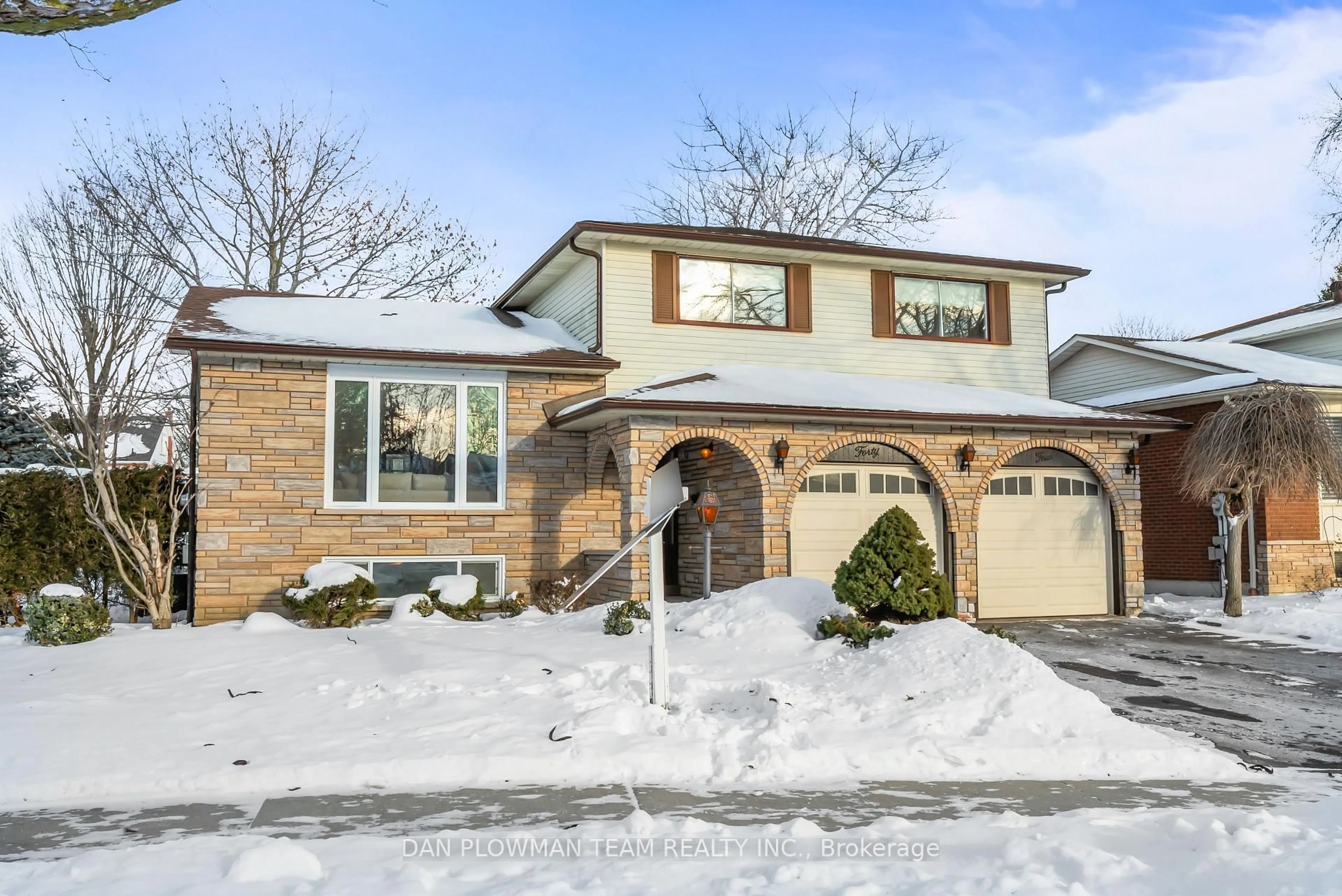 Home with brick exterior material, street for 44 Evergreen Dr, Whitby Ontario L1N 6N6