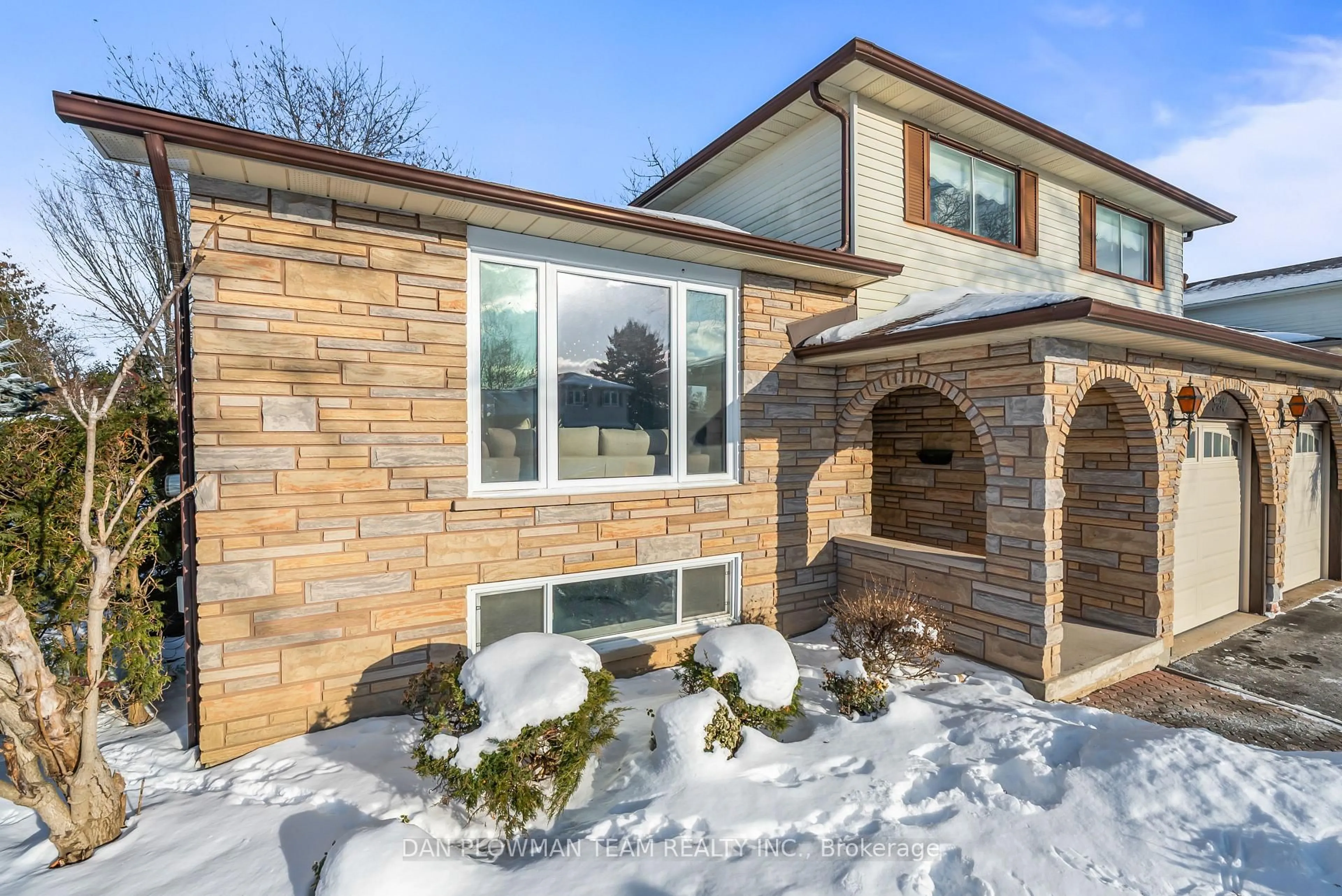 Home with brick exterior material, street for 44 Evergreen Dr, Whitby Ontario L1N 6N6