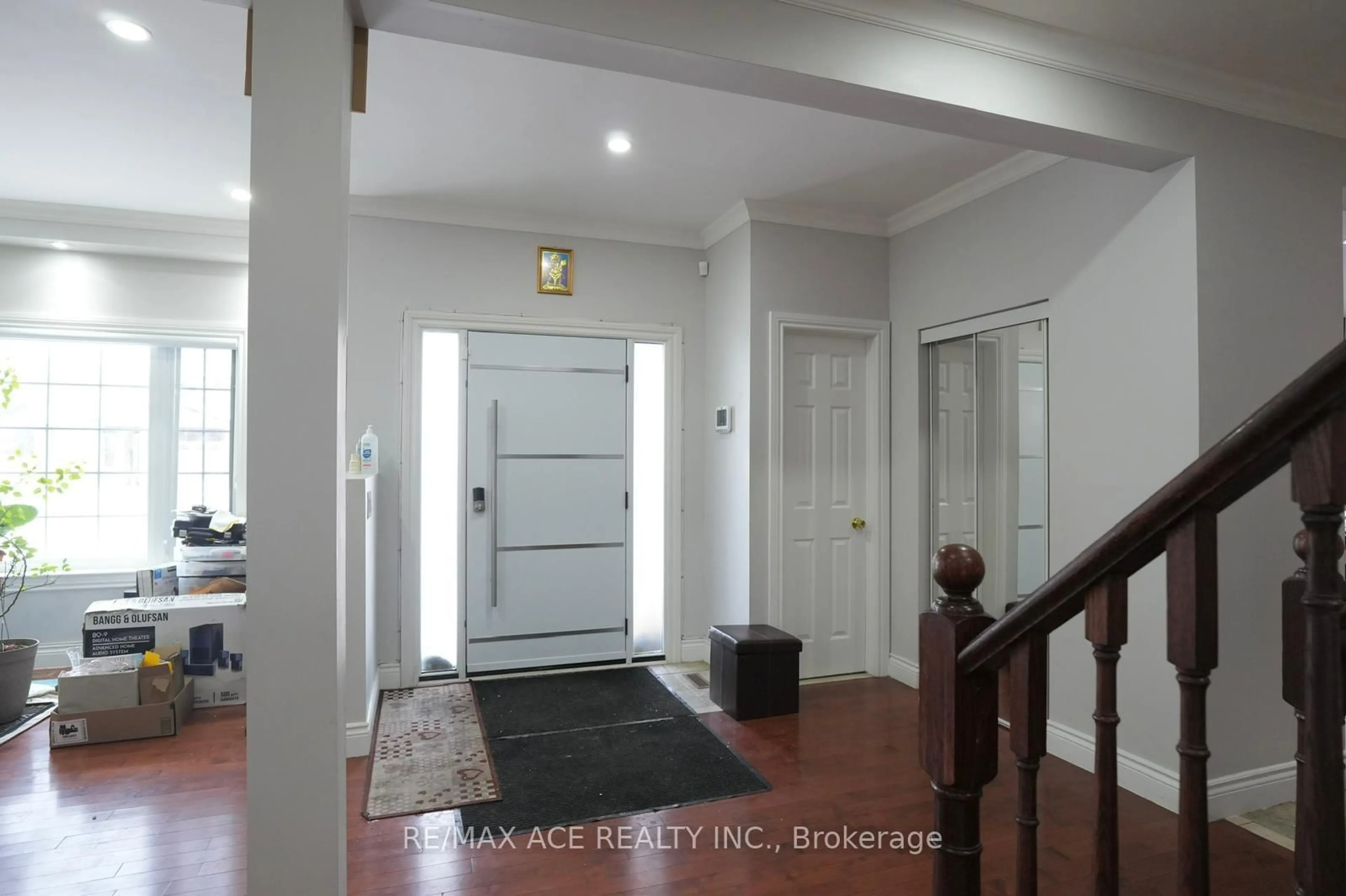 Indoor entryway for 75 Grace St, Toronto Ontario M1J 2L4