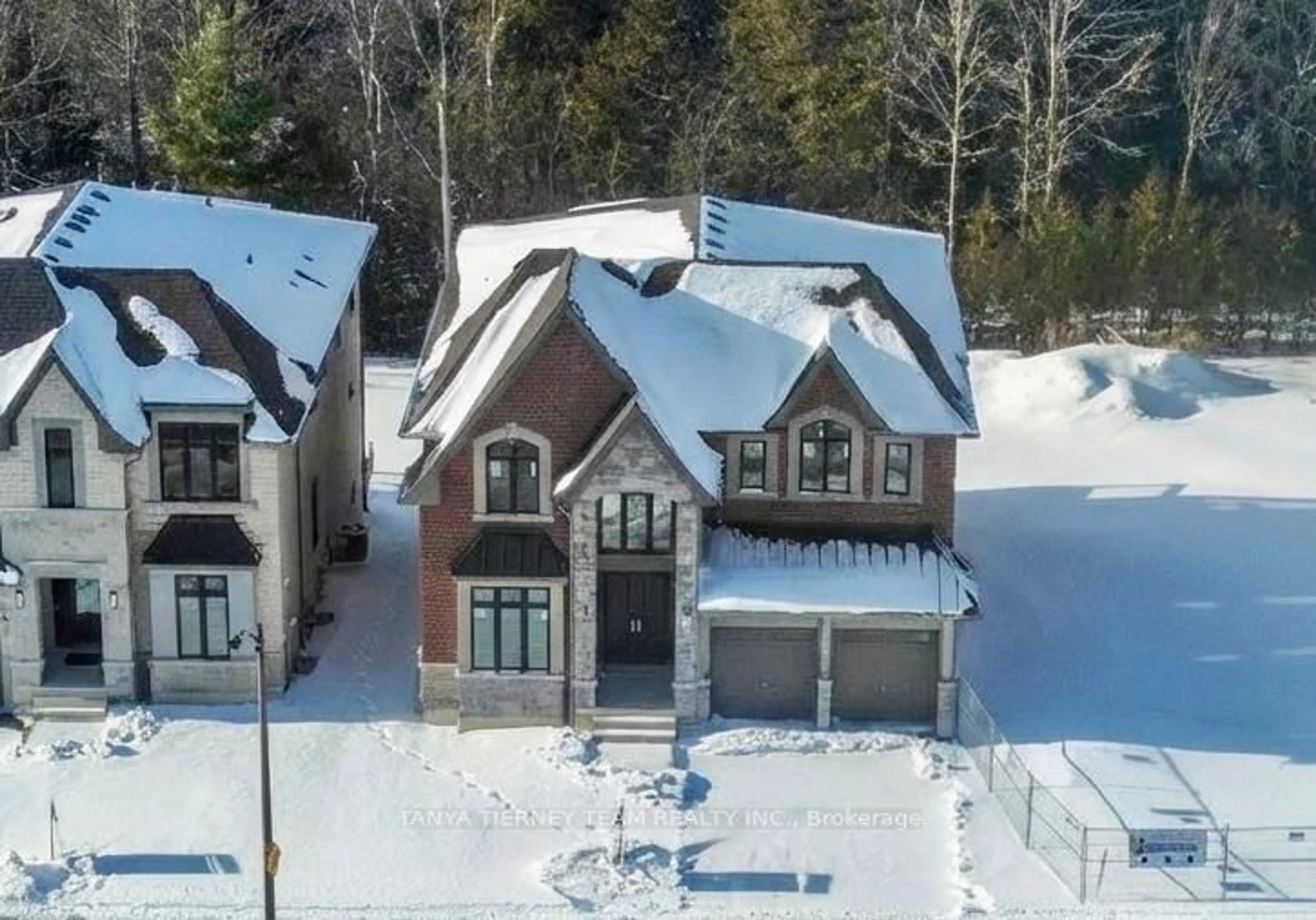 A pic from outside/outdoor area/front of a property/back of a property/a pic from drone, street for 48 Carnwith Dr, Whitby Ontario L1M 2L1