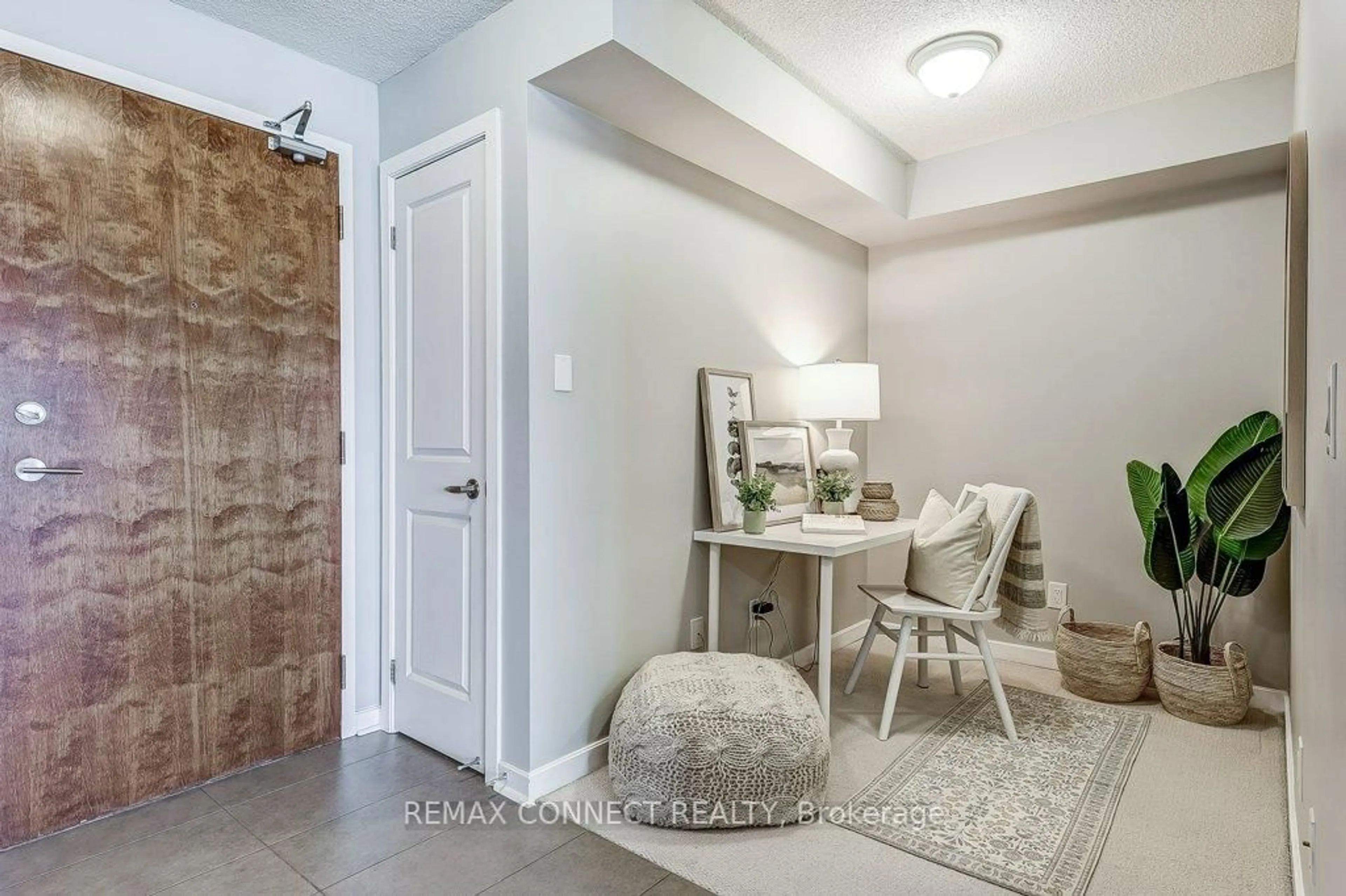 Indoor entryway for 1235 Bayly St #905, Pickering Ontario L1W 1L7