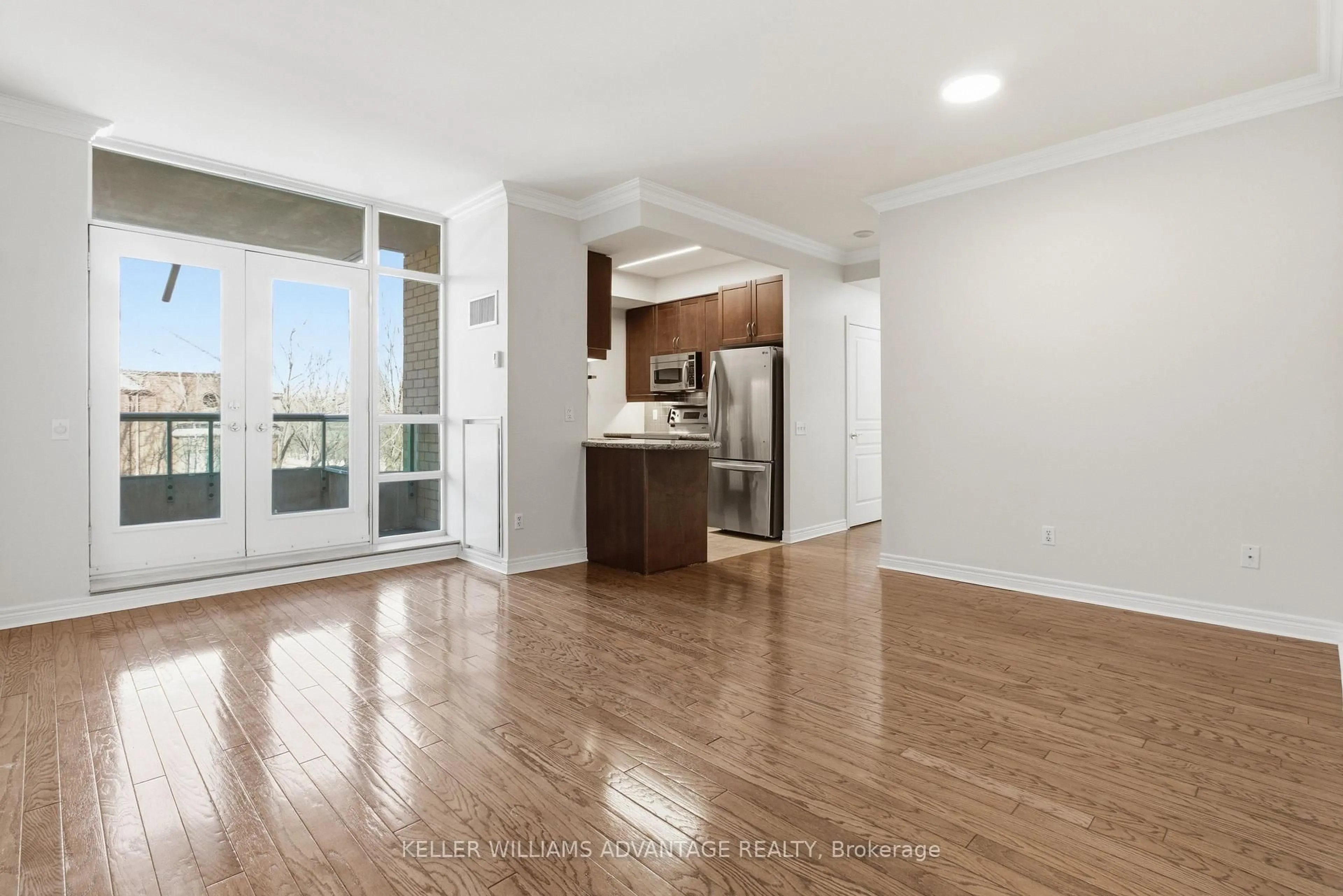 Unknown for 9 Boardwalk Dr #305, Toronto Ontario M4L 6T1