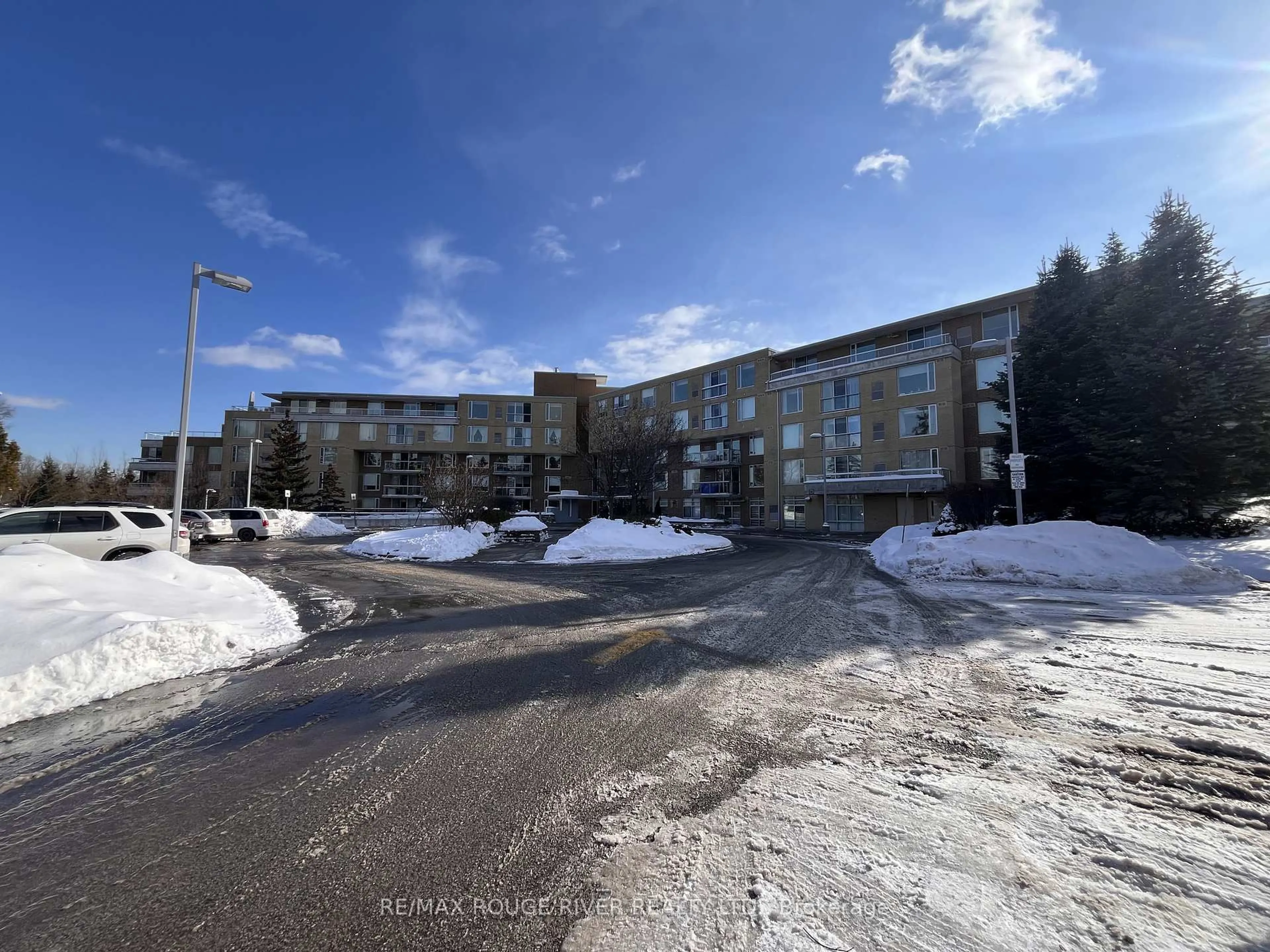 A pic from outside/outdoor area/front of a property/back of a property/a pic from drone, unknown for 452 Scarborough Golf Club Rd #513, Toronto Ontario M1G 1H1