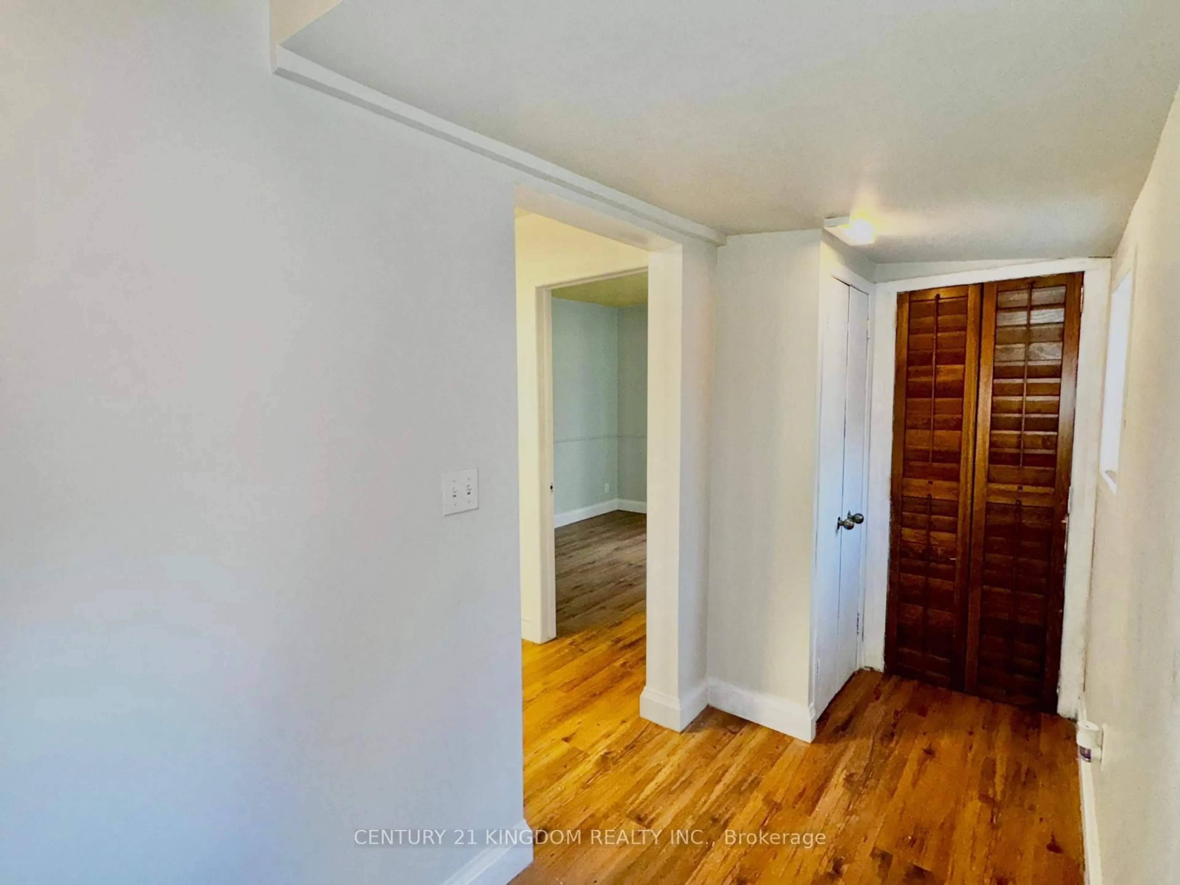 A pic of a room for 208 Palmerston Ave, Whitby Ontario L1N 3E7