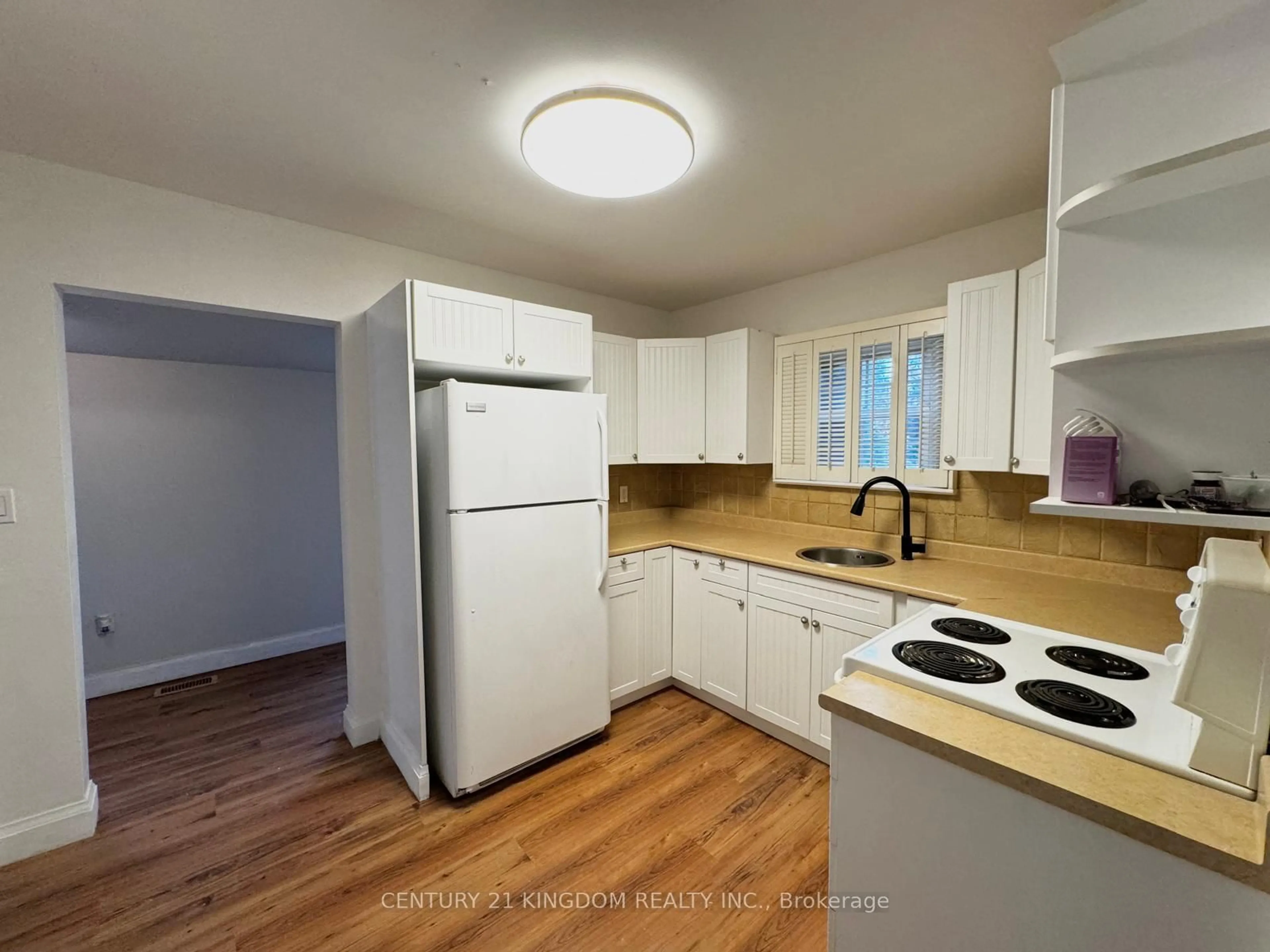 Standard kitchen, unknown for 208 Palmerston Ave, Whitby Ontario L1N 3E7