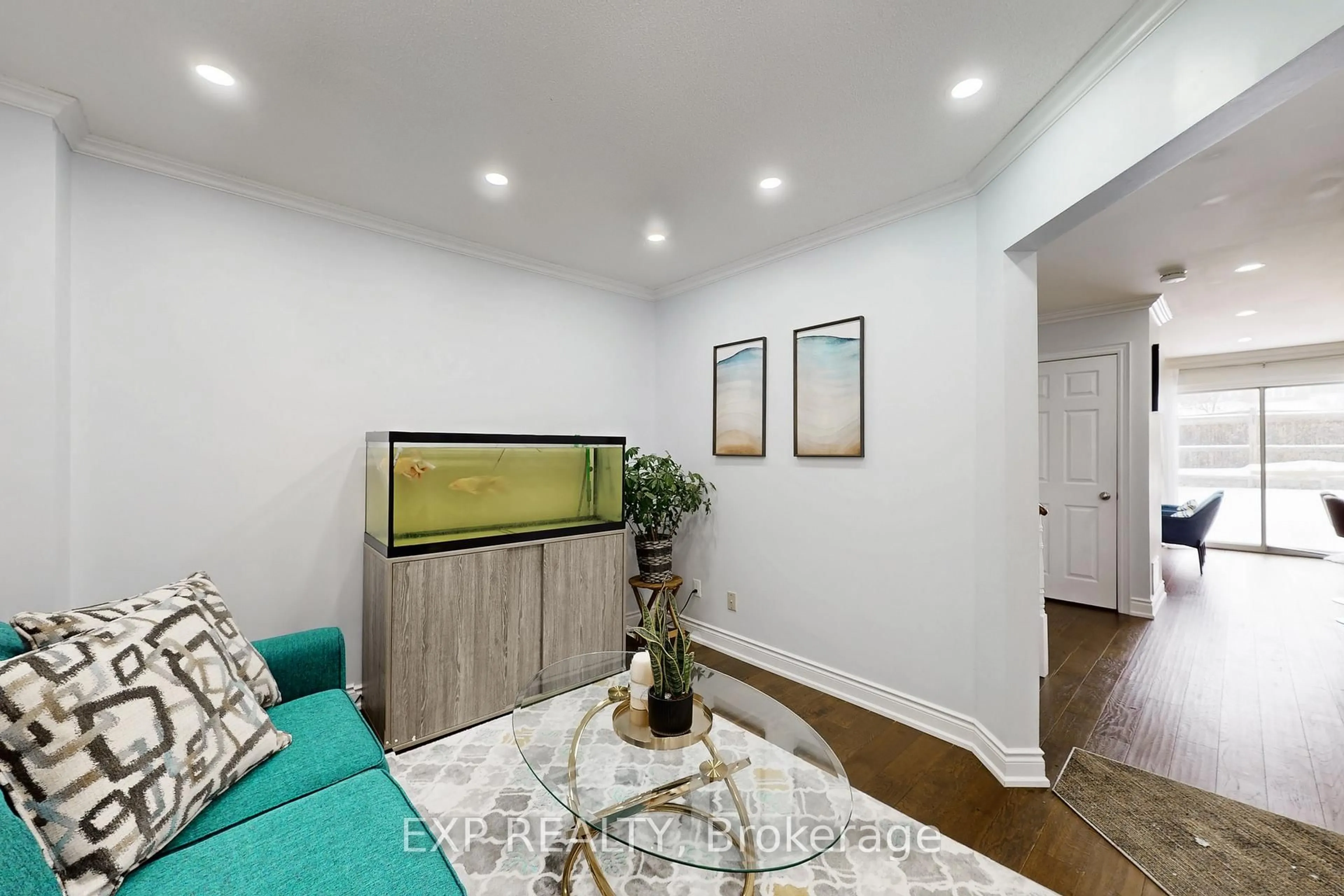 Living room with furniture, unknown for 92 Hartrick Pl, Whitby Ontario L1R 2C3