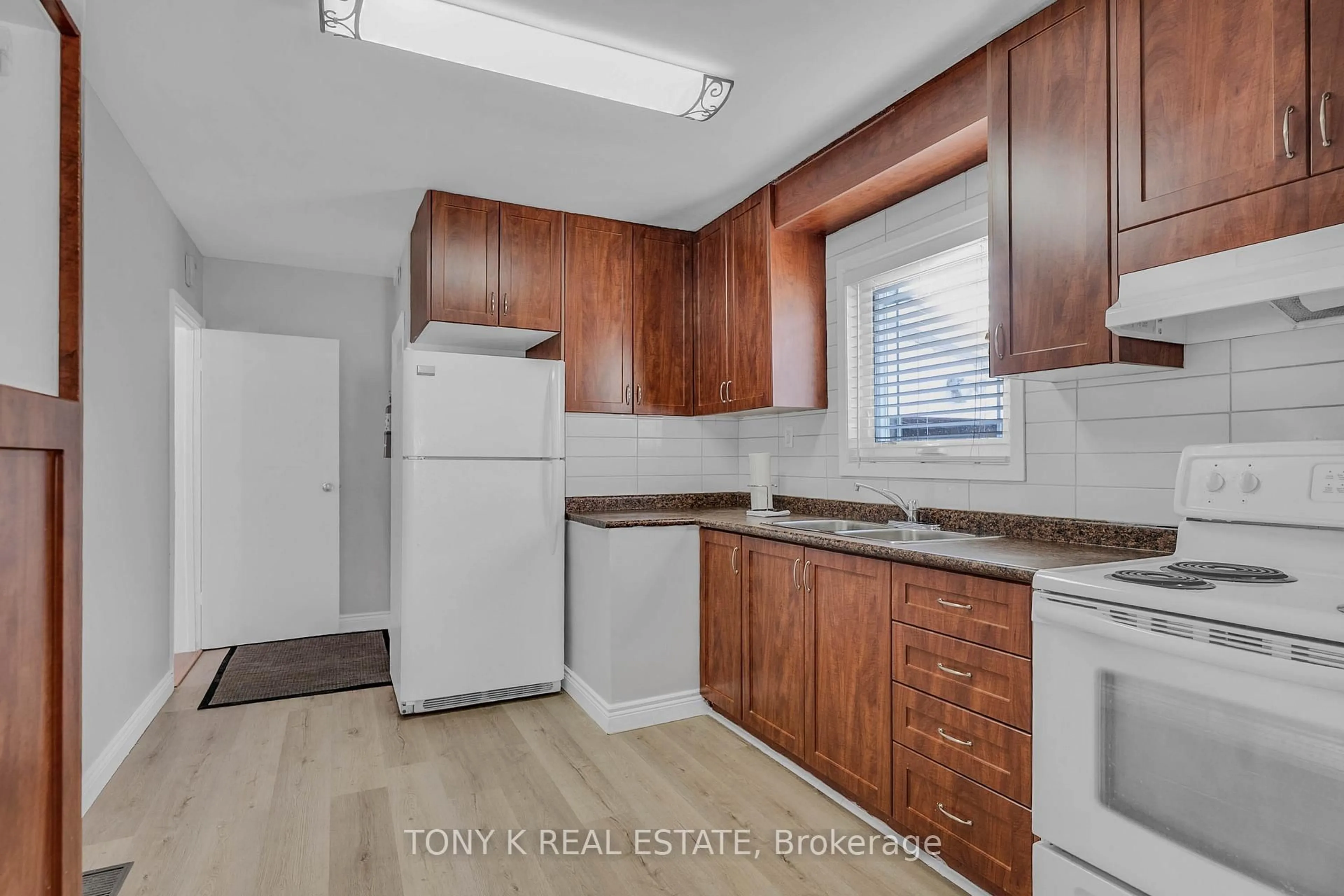 Standard kitchen, unknown for 55 Roebuck Dr, Toronto Ontario M1K 2H6