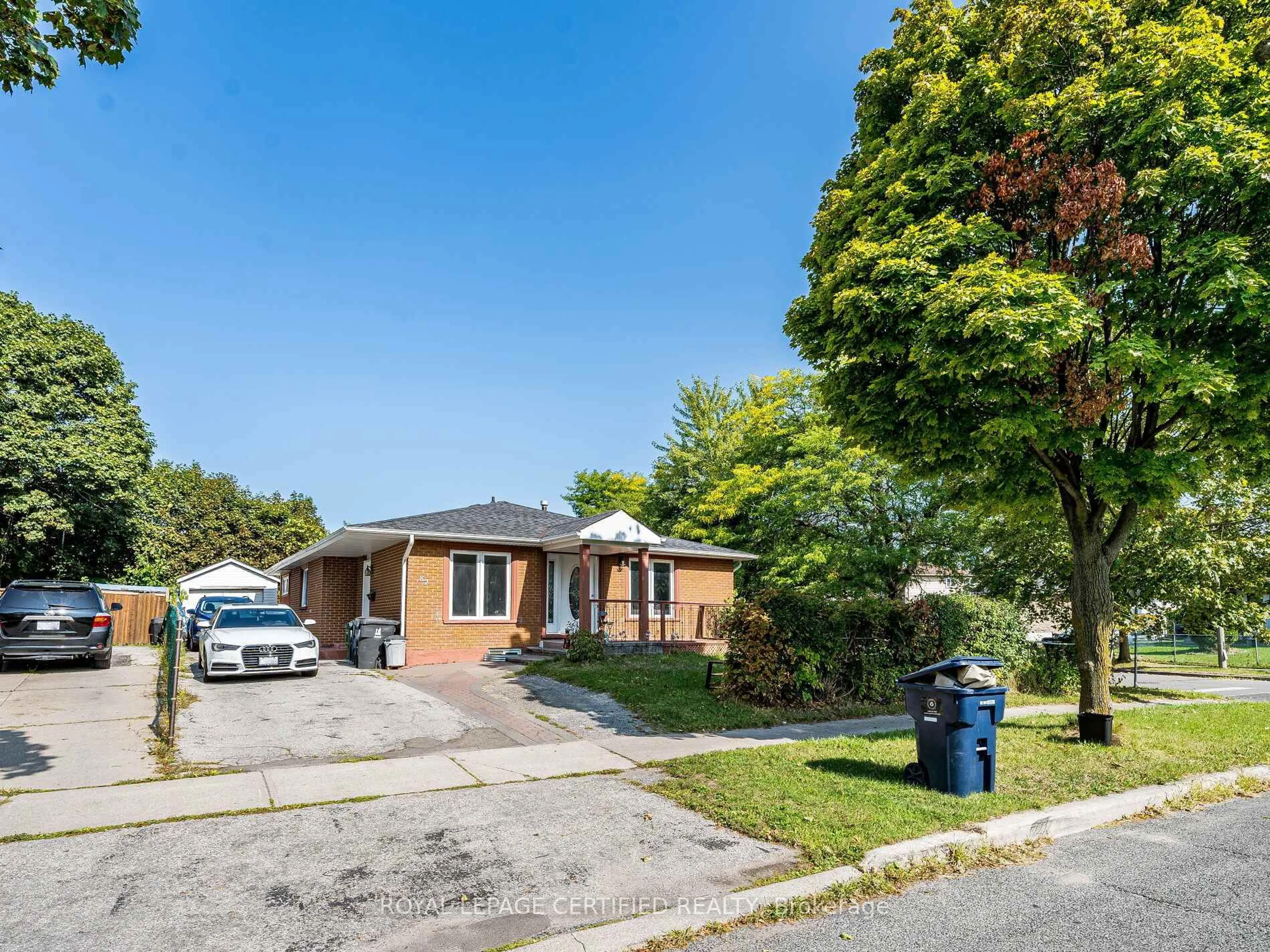 A pic from outside/outdoor area/front of a property/back of a property/a pic from drone, street for 82 Crow Tr, Toronto Ontario M1B 1X9