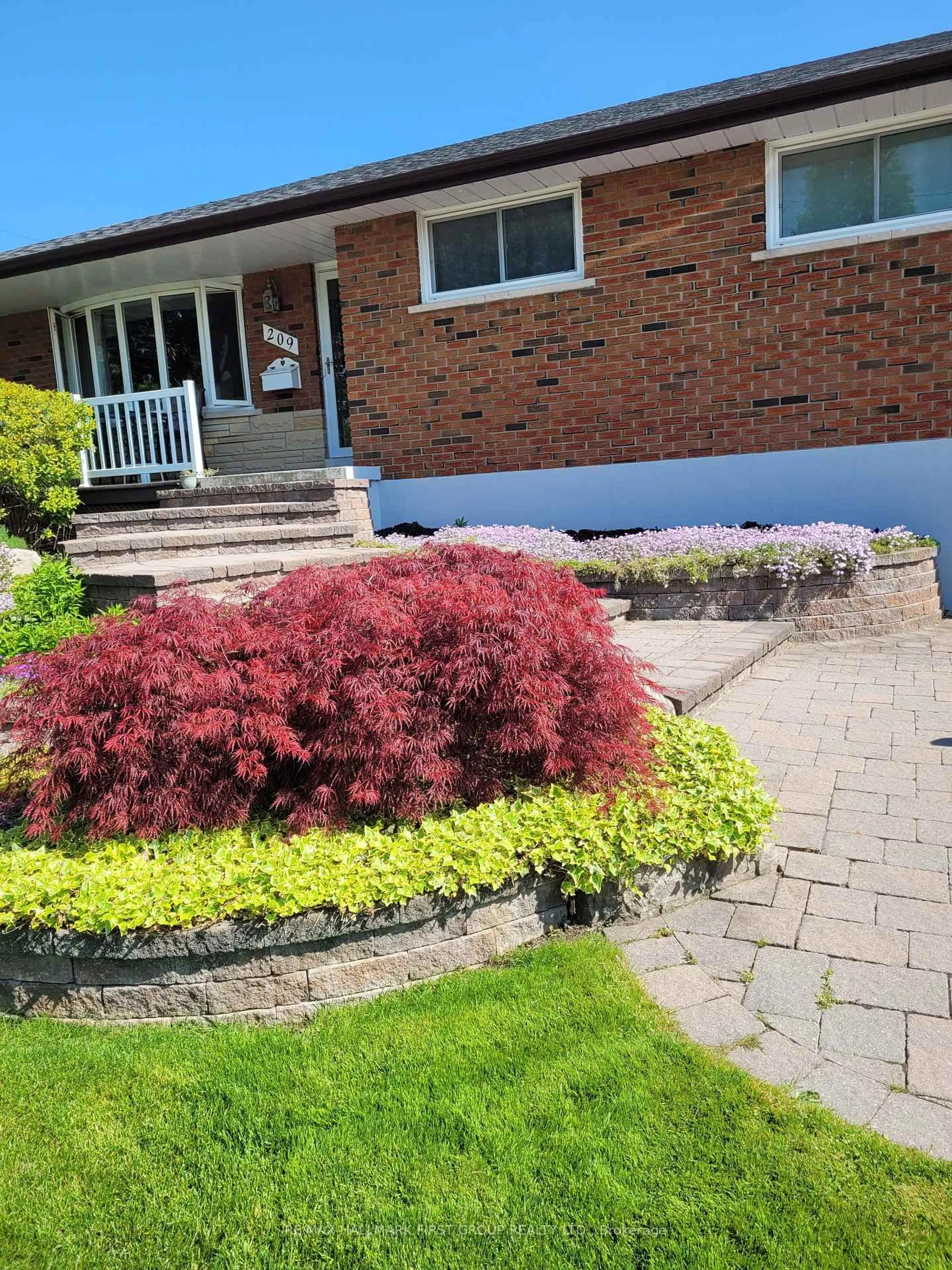 Home with brick exterior material, street for 209 Johnson Ave, Whitby Ontario L1N 3T2