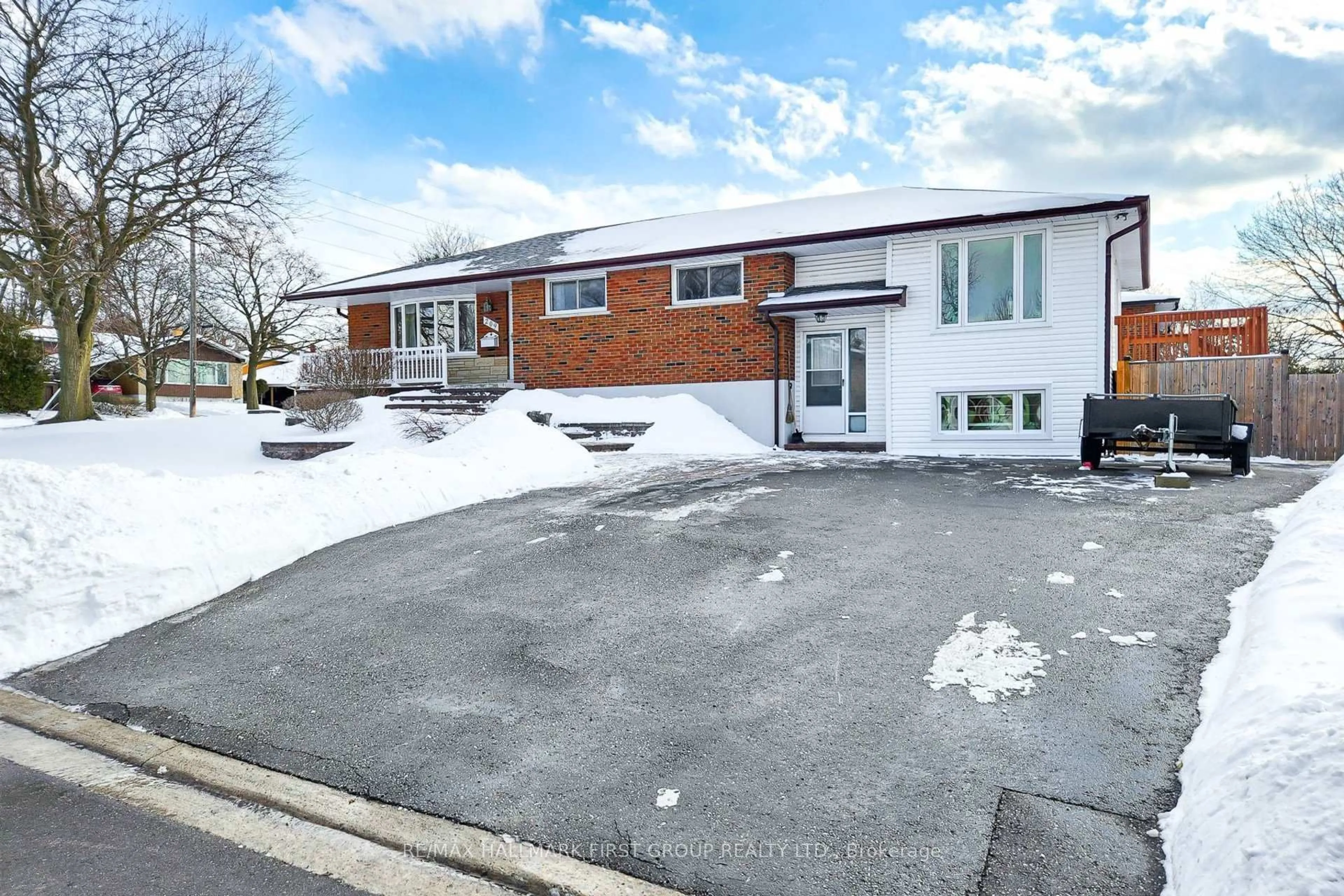 Unknown for 209 Johnson Ave, Whitby Ontario L1N 3T2