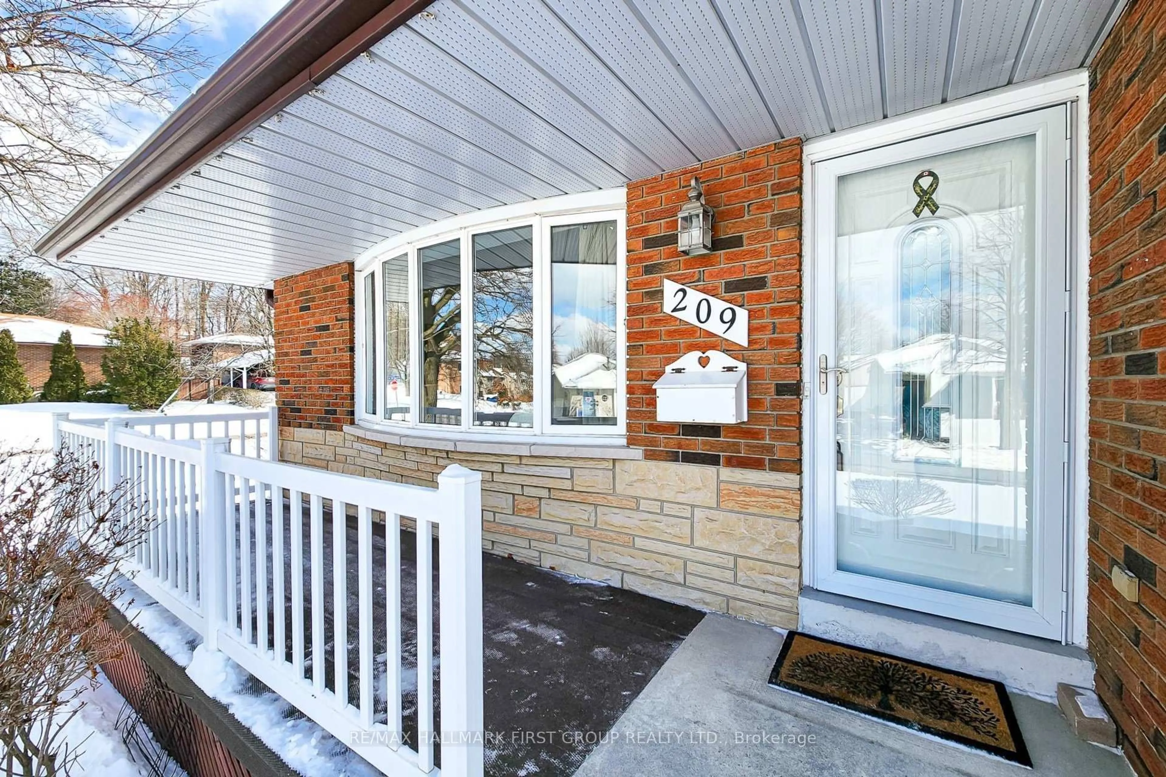 Unknown for 209 Johnson Ave, Whitby Ontario L1N 3T2