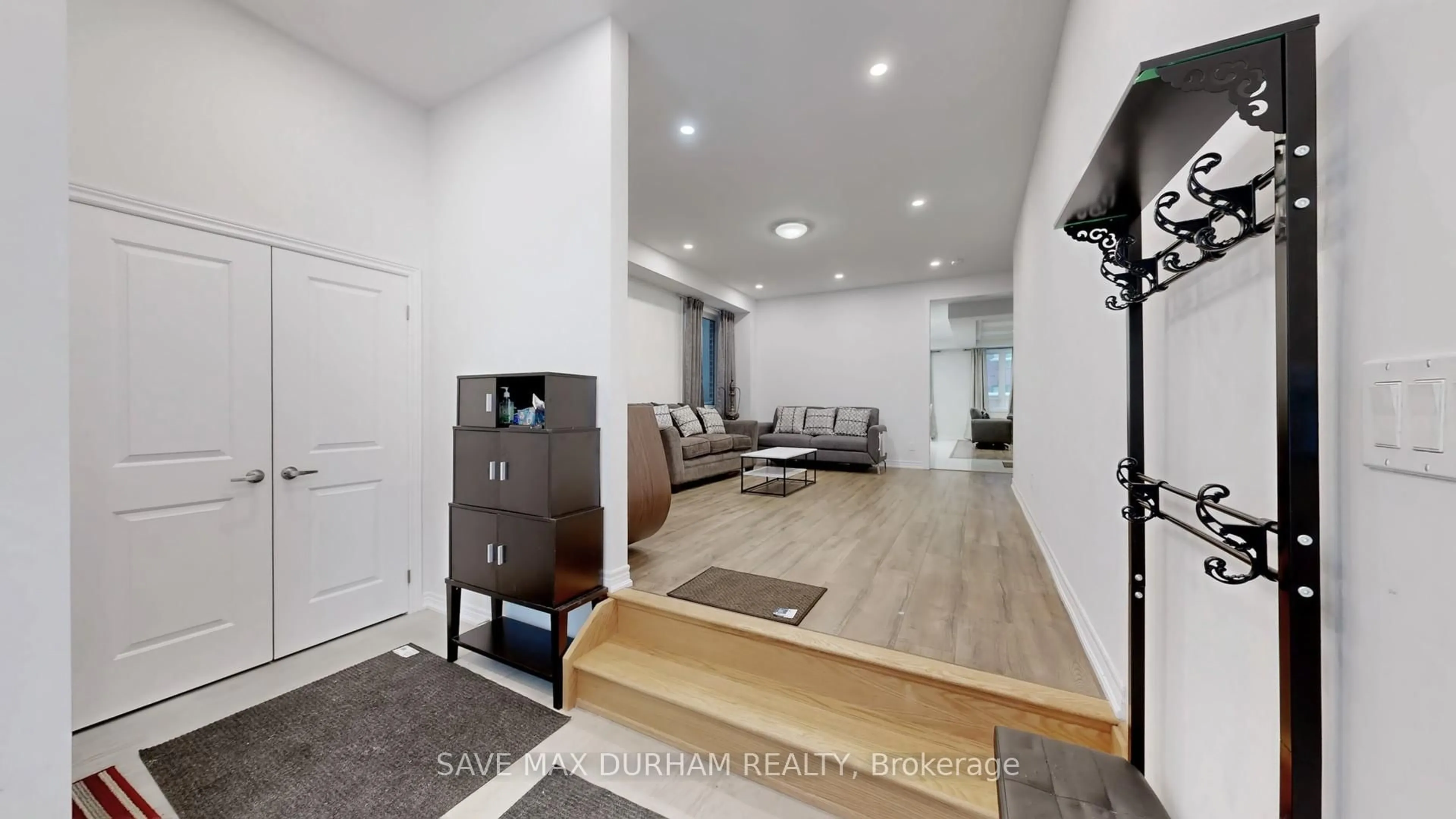 Unknown for 1016 Andrew Murdoch St, Oshawa Ontario L1H 8L7