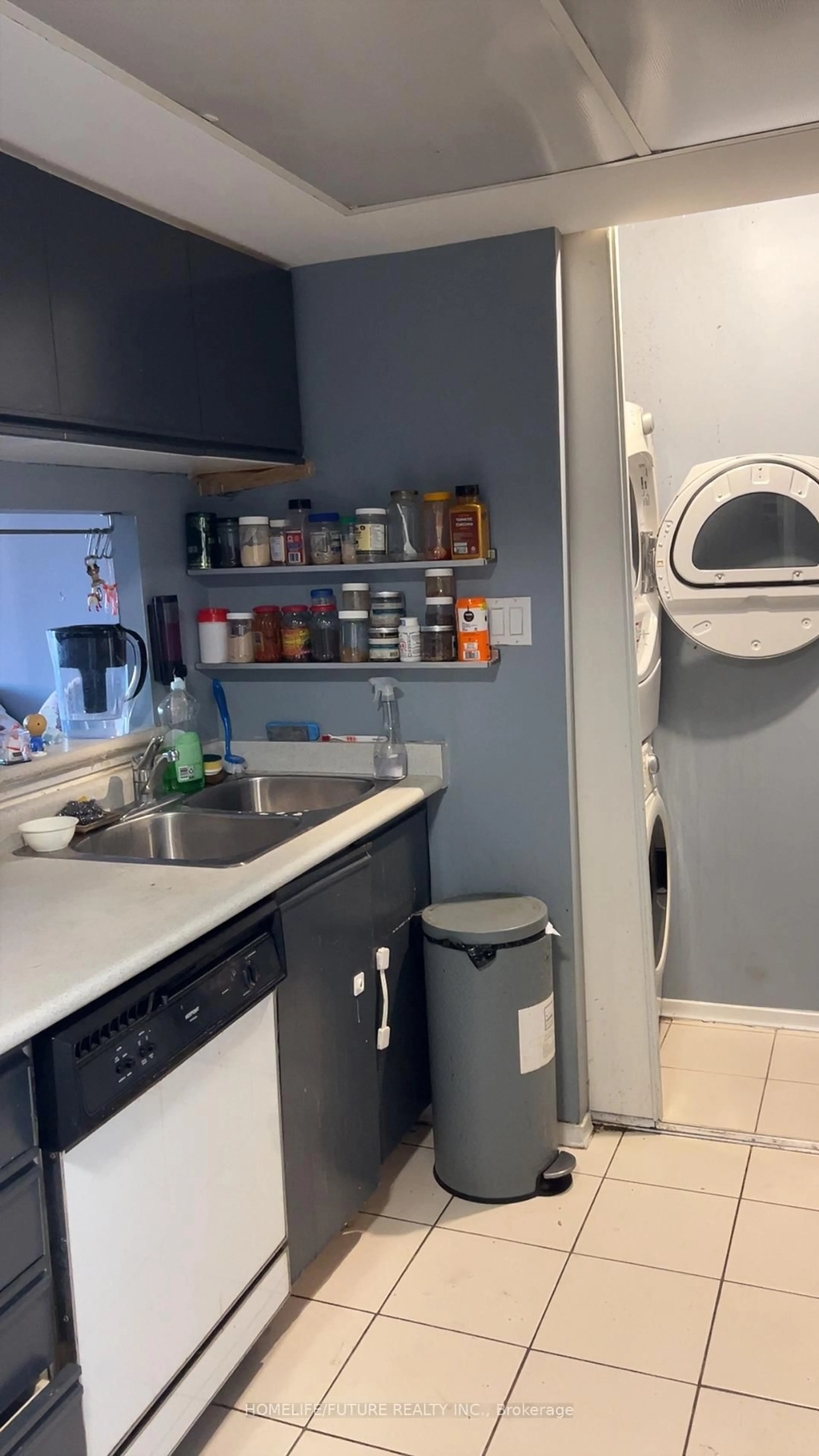 Standard kitchen, floor is not visible for 2550 Lawrence Ave #2209, Toronto Ontario M1P 4Z3