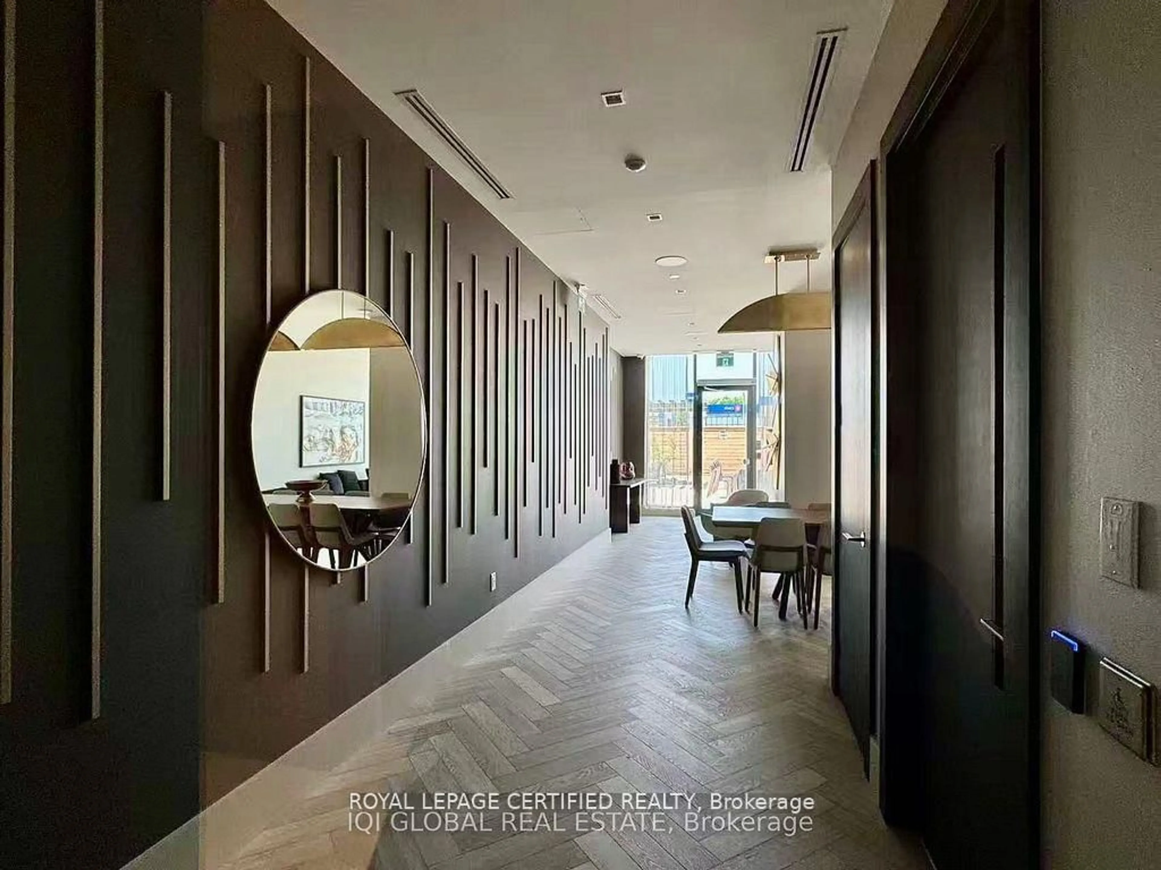 Indoor foyer for 2545 Simcoe St #1615, Oshawa Ontario L1H 7K4