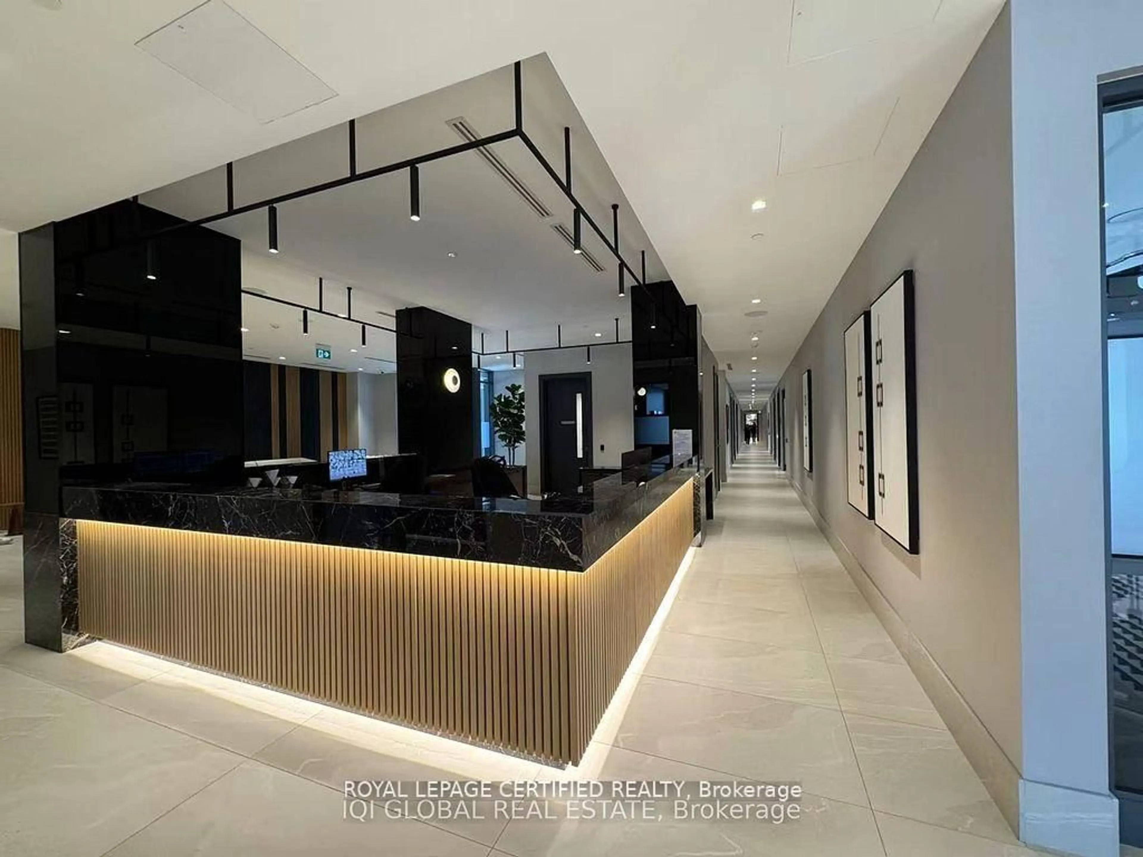 Indoor foyer for 2545 Simcoe St #1615, Oshawa Ontario L1H 7K4