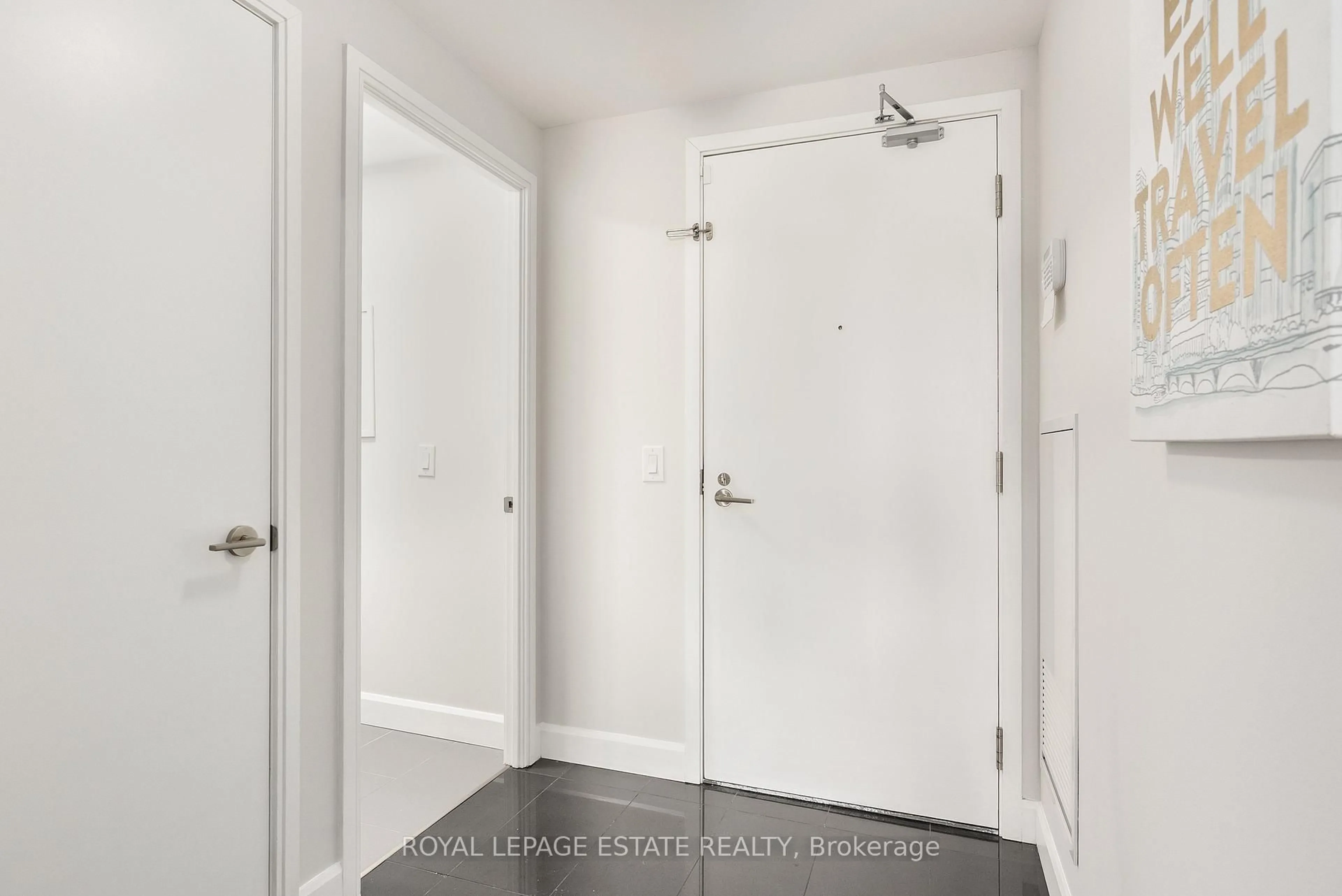 Indoor entryway for 1100 Kingston Rd #506, Toronto Ontario M1N 0B3
