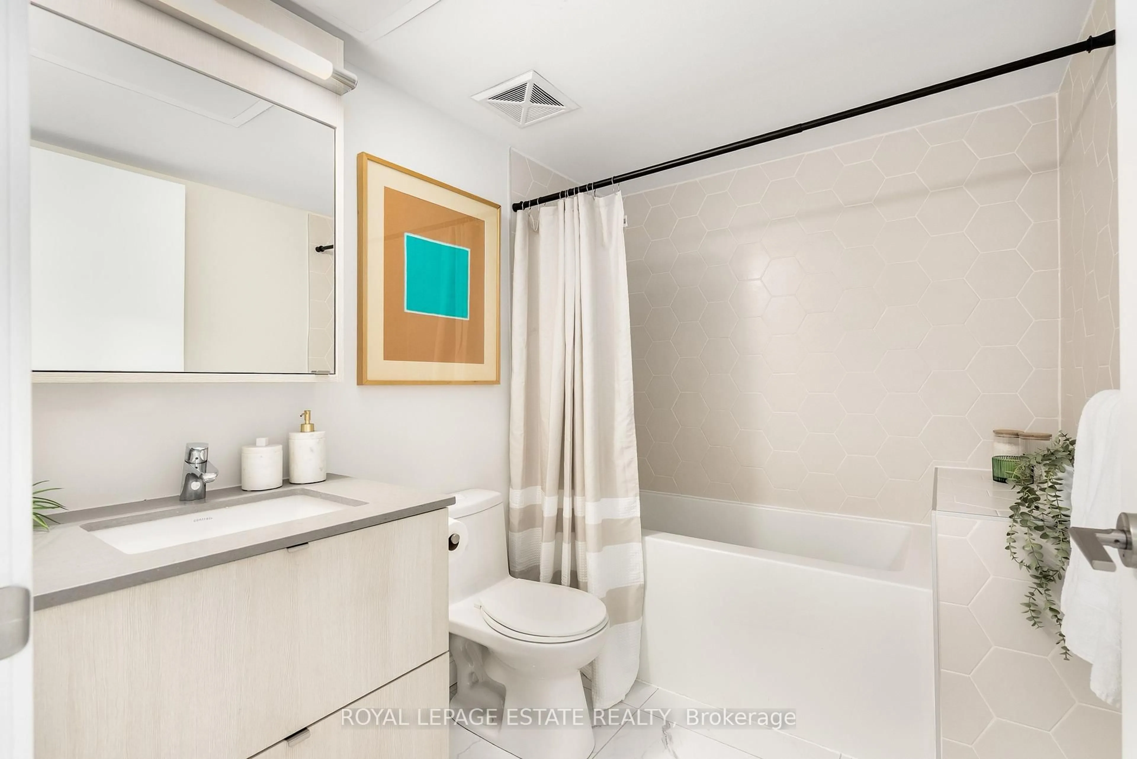 Standard bathroom, ceramic/tile floor for 1100 Kingston Rd #506, Toronto Ontario M1N 0B3