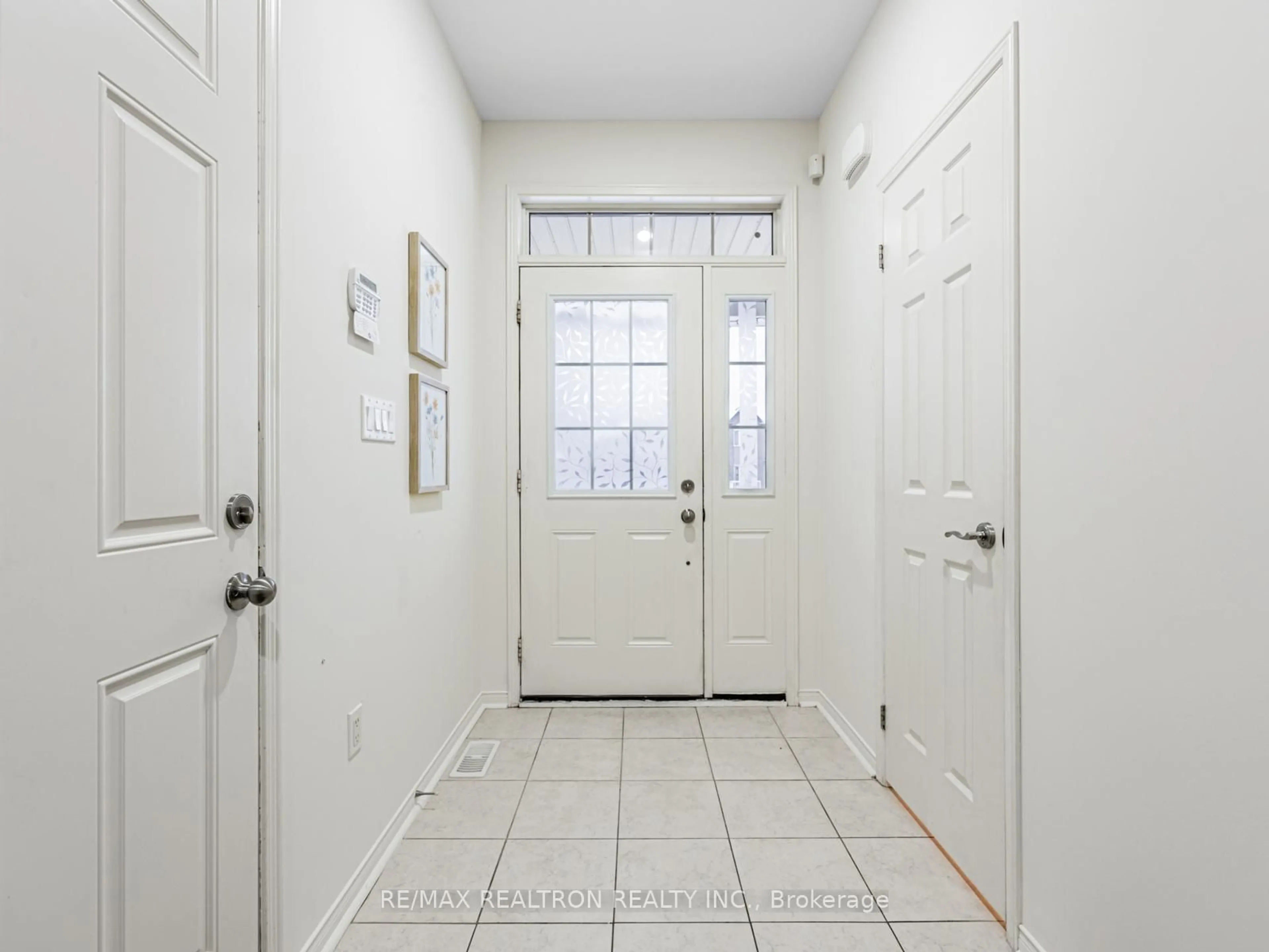 Indoor entryway for 178 Angus Dr, Ajax Ontario L1S 5E1